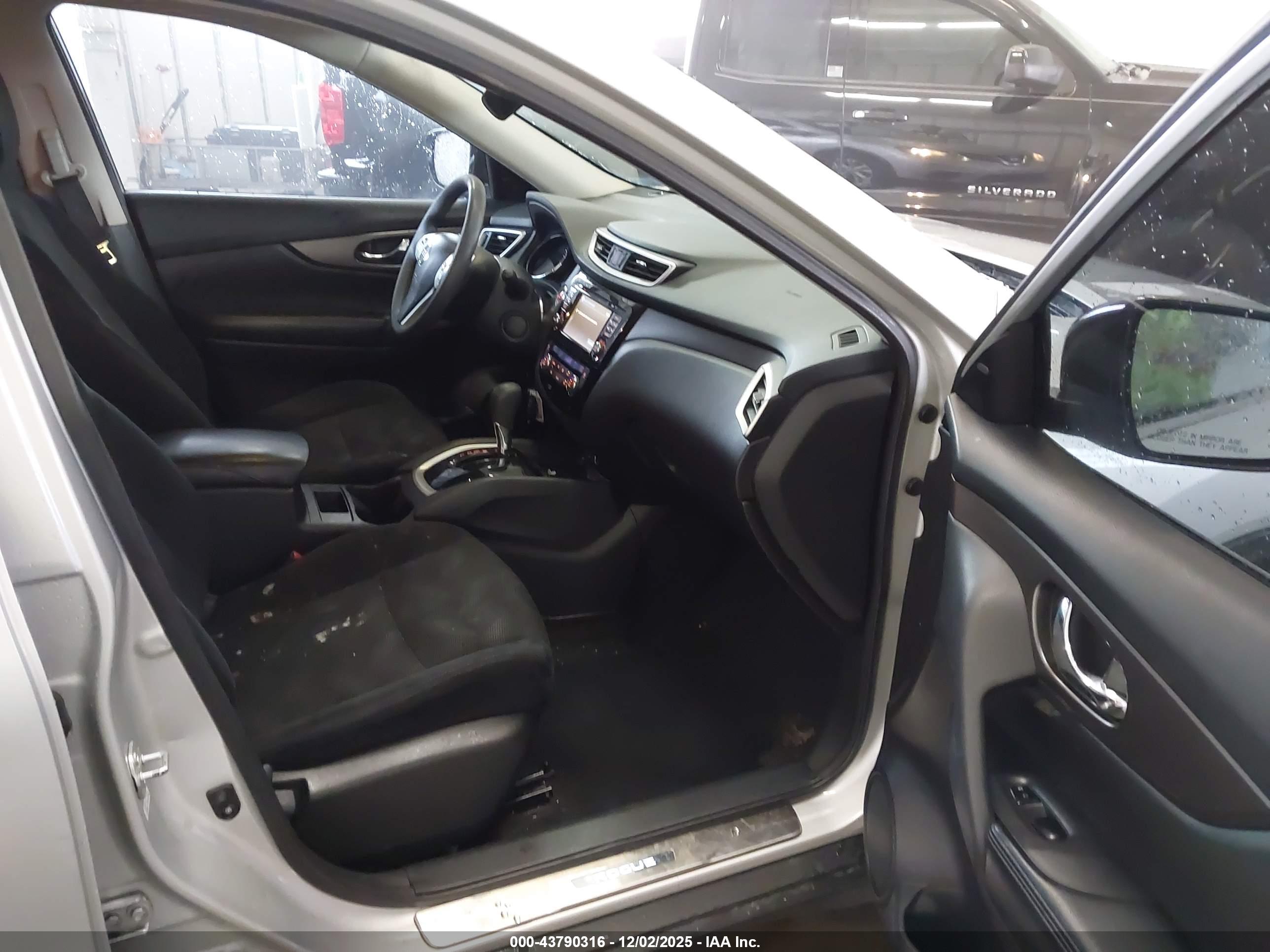 NISSAN ROGUE image 5