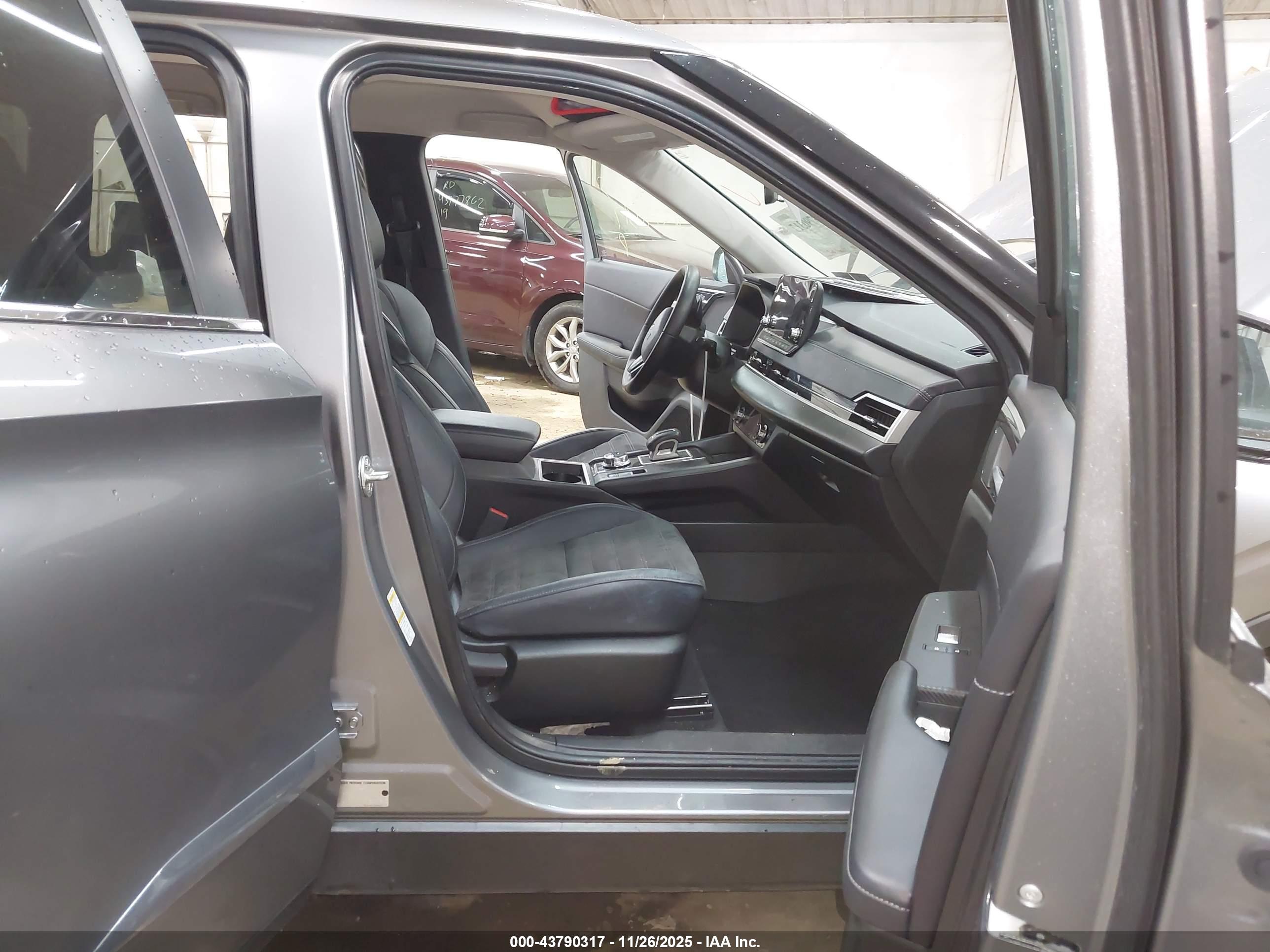 MITSUBISHI OUTLANDER image 5