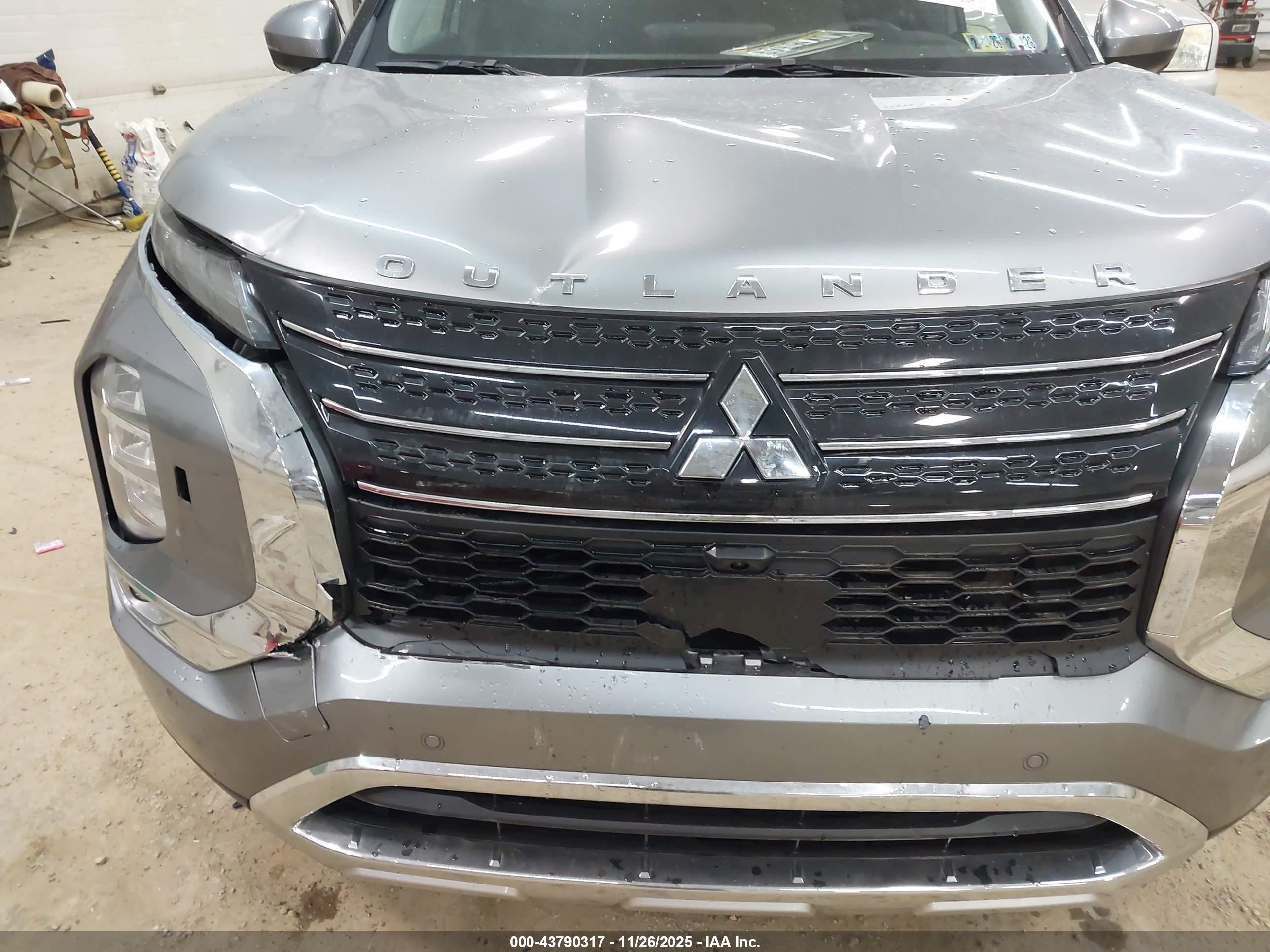 MITSUBISHI OUTLANDER image 6