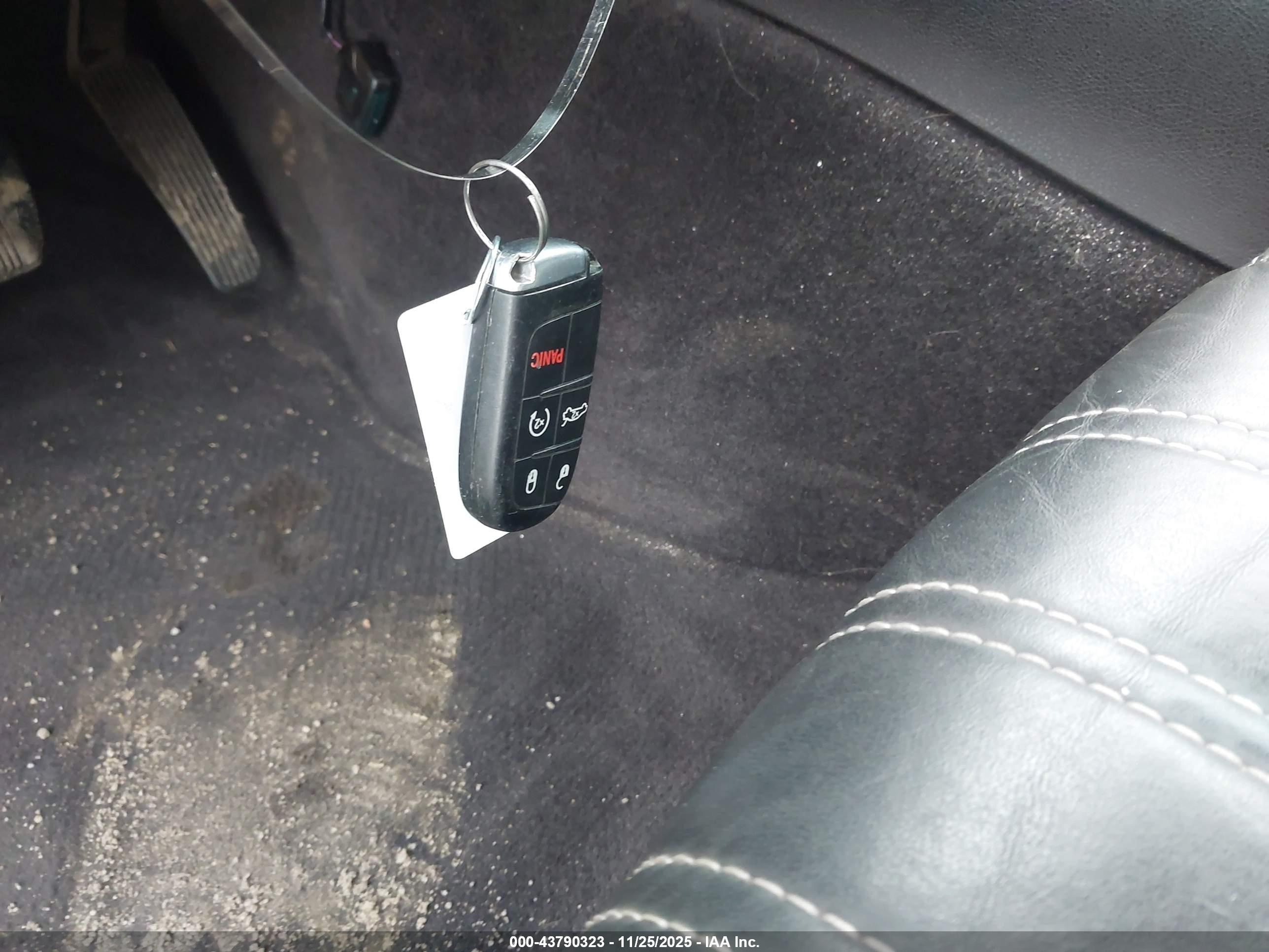 CHRYSLER 300 image 11