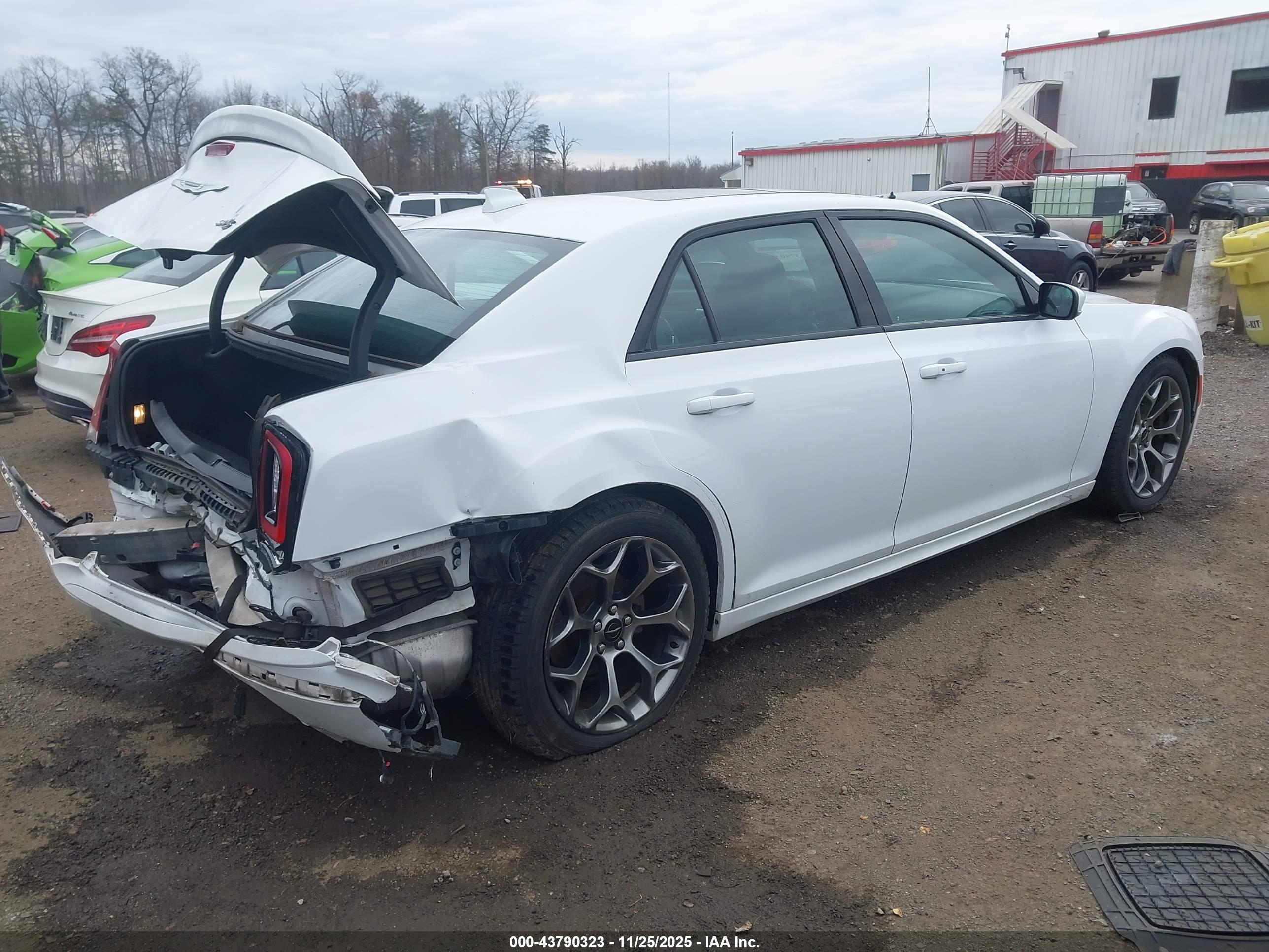 CHRYSLER 300 image 4