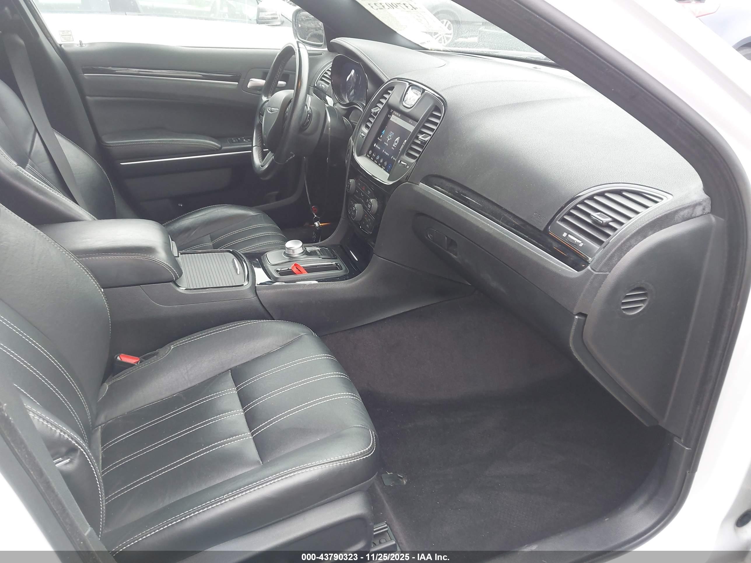 CHRYSLER 300 image 5