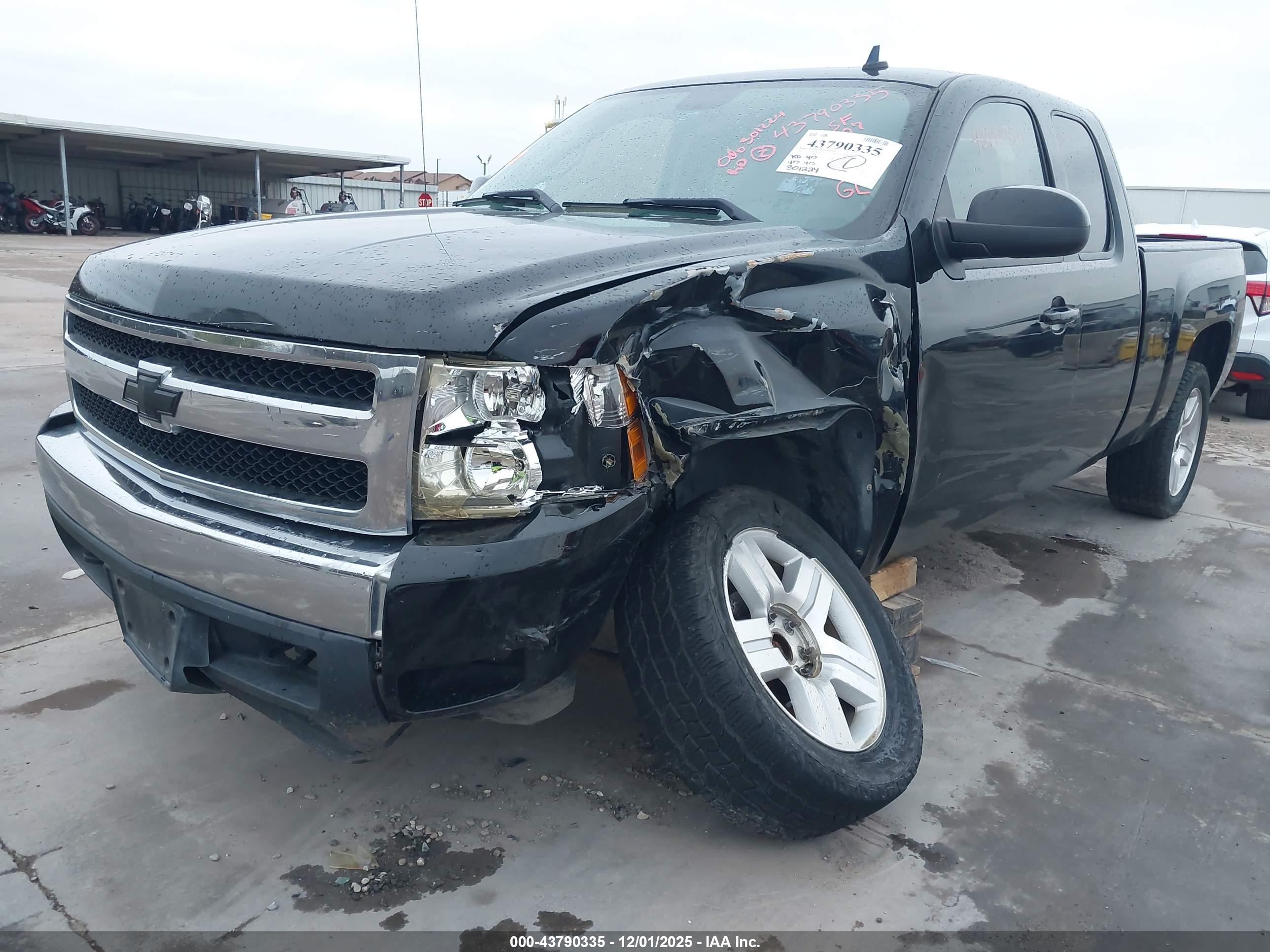 CHEVROLET SILVERADO image 6