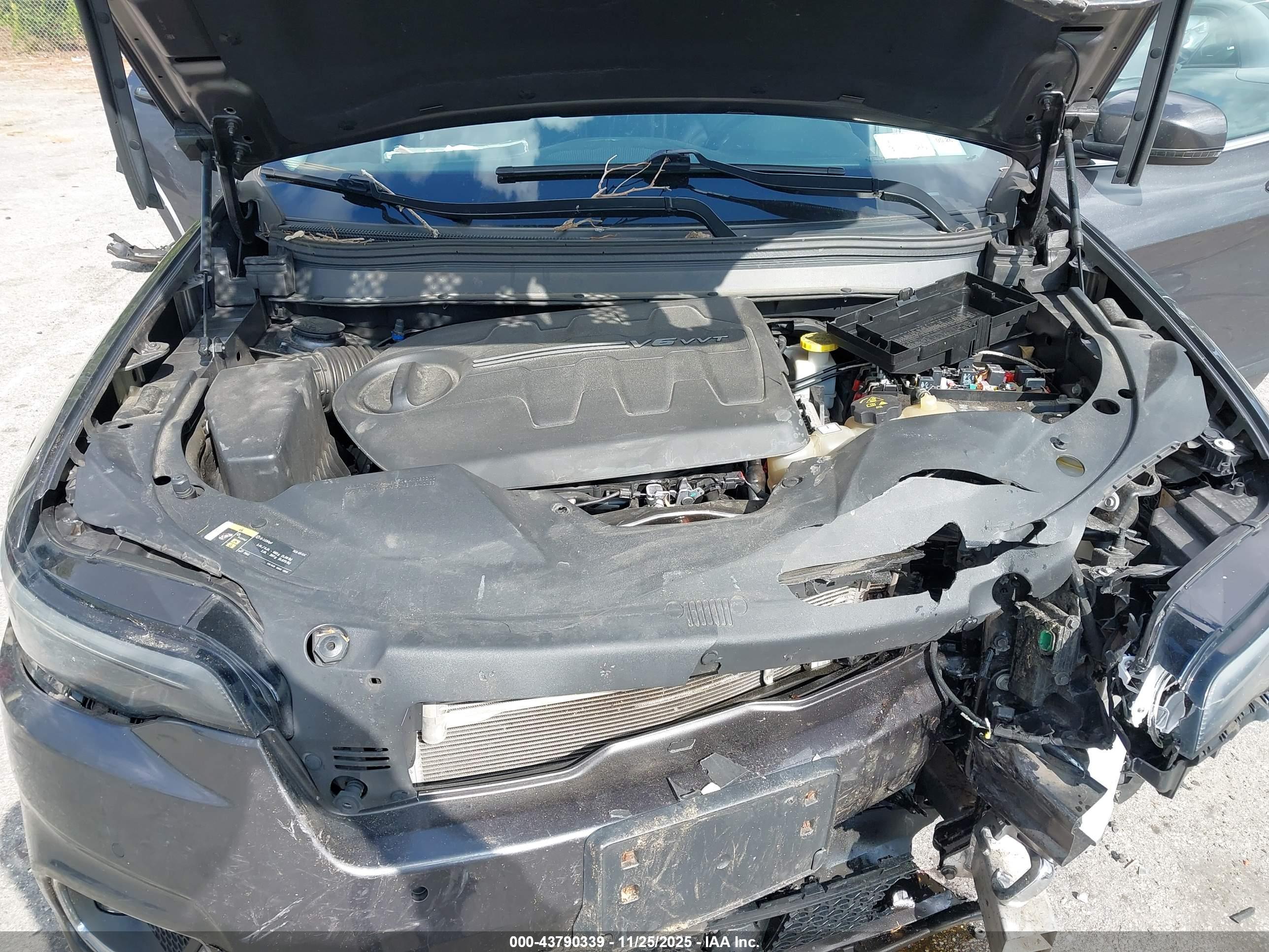 JEEP CHEROKEE image 10