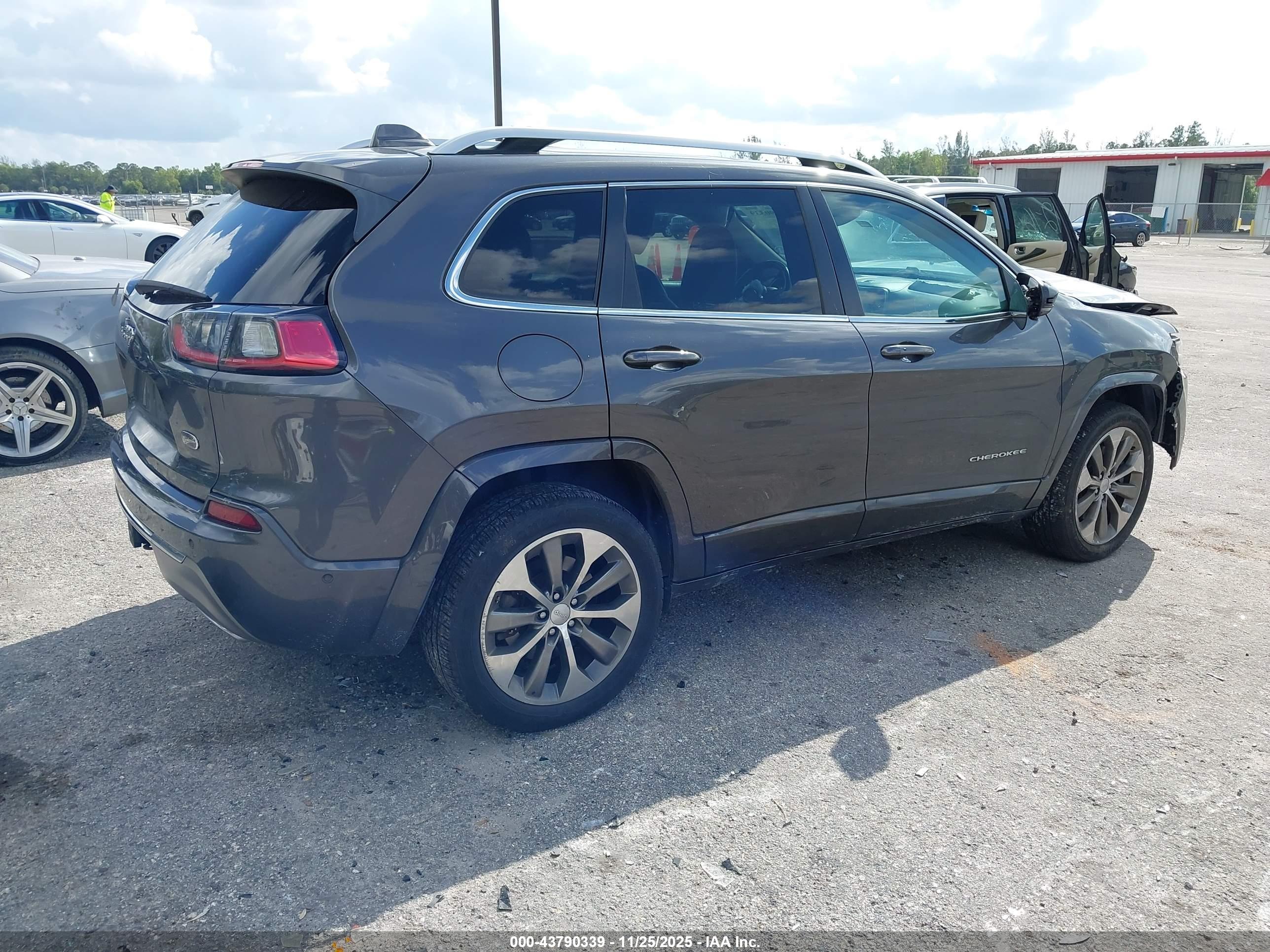 JEEP CHEROKEE image 4