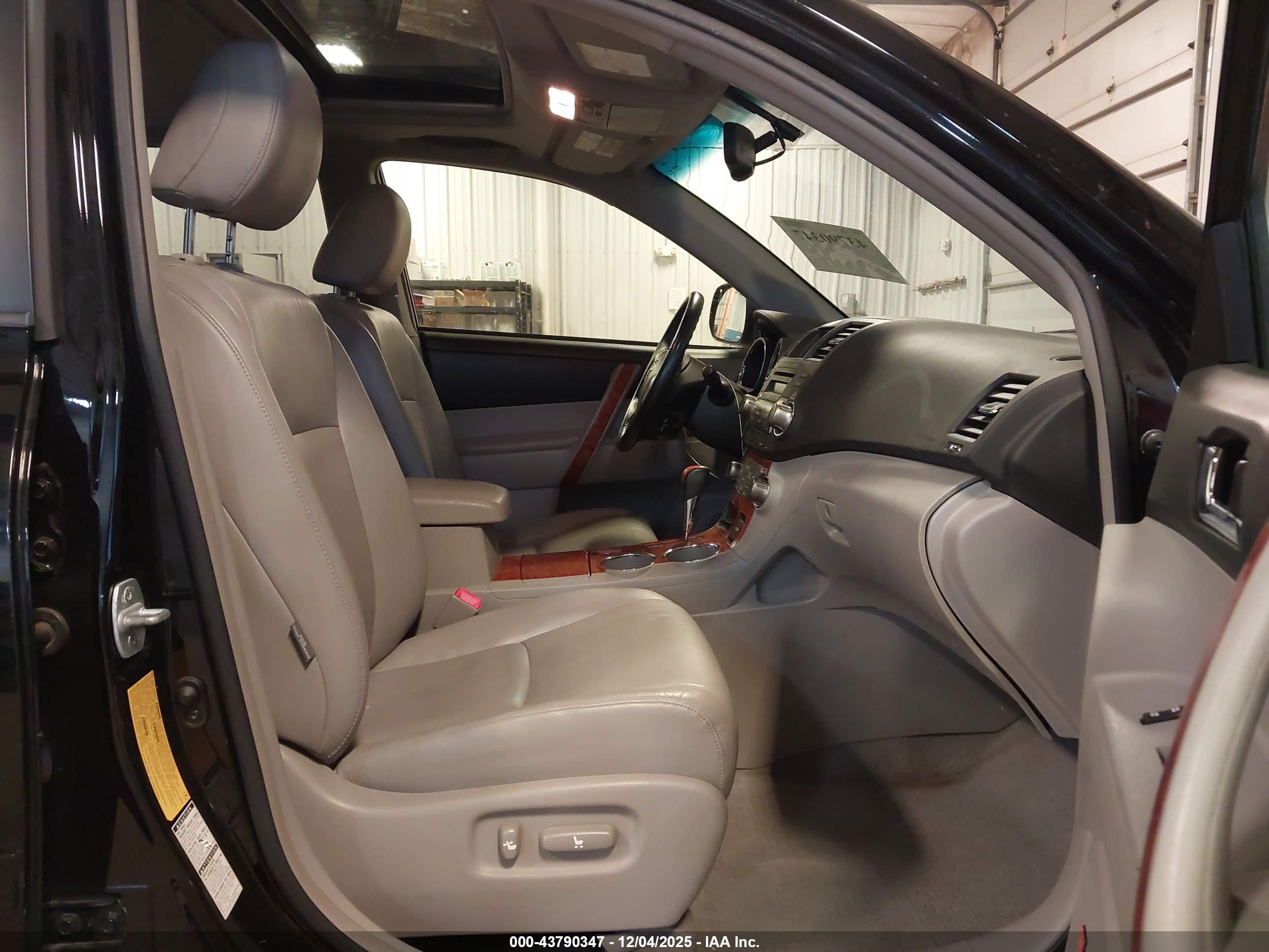 TOYOTA HIGHLANDER image 5