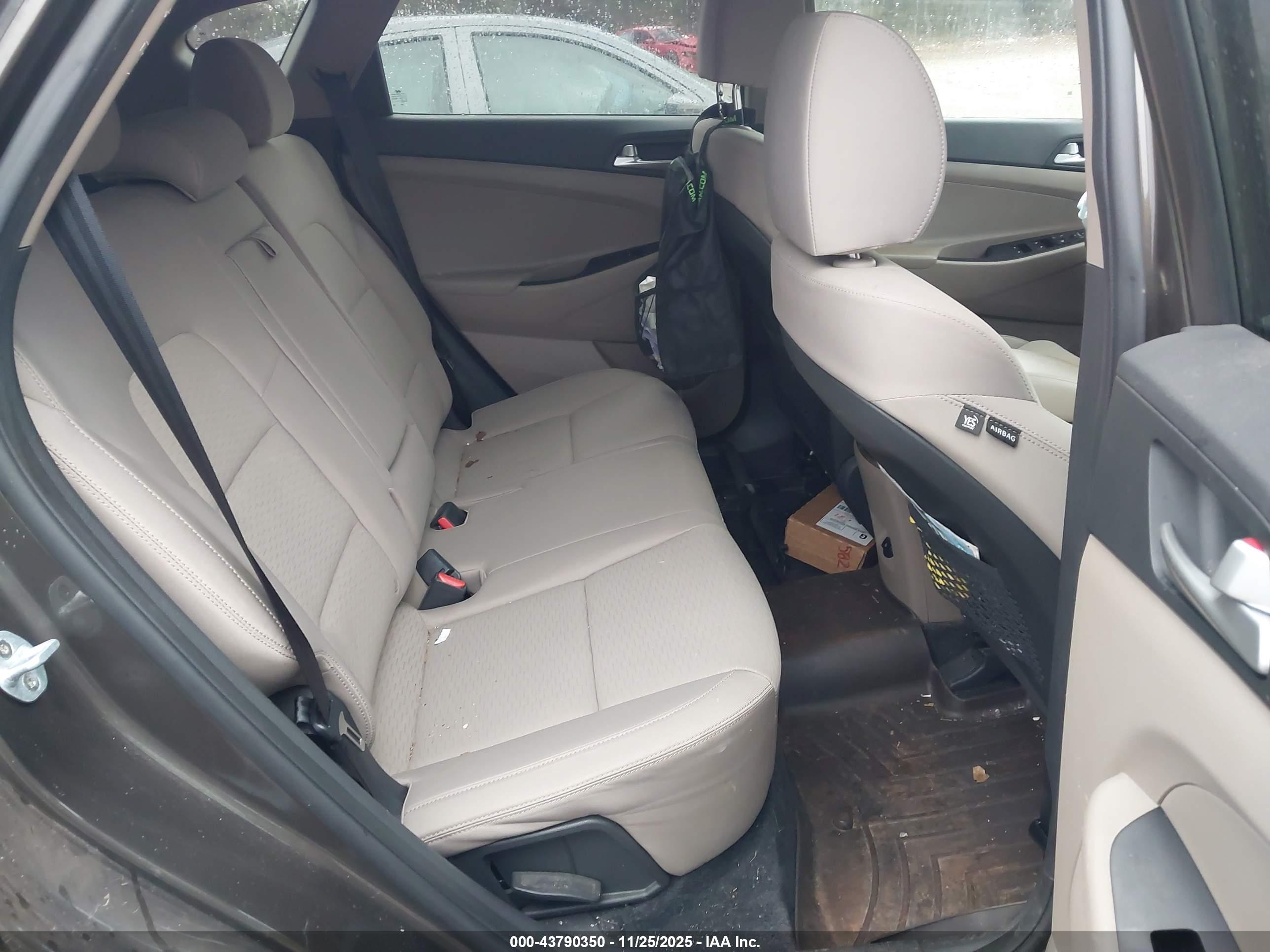 HYUNDAI TUCSON image 8