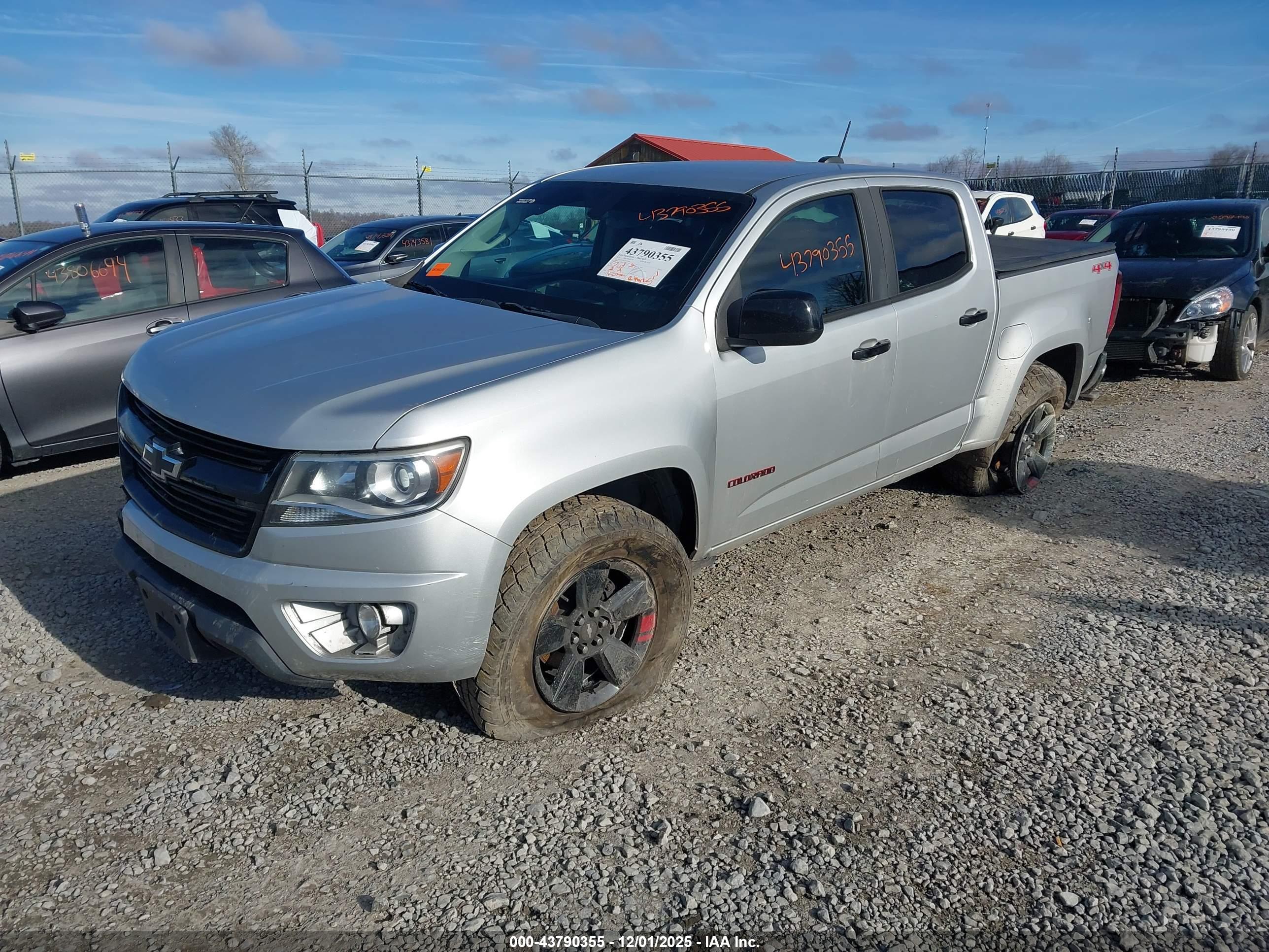 CHEVROLET COLORADO image 2