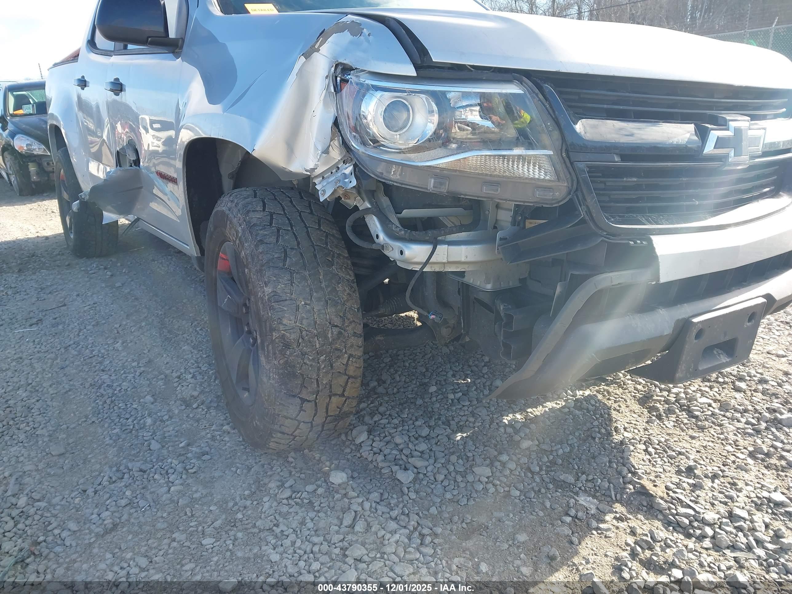 CHEVROLET COLORADO image 6