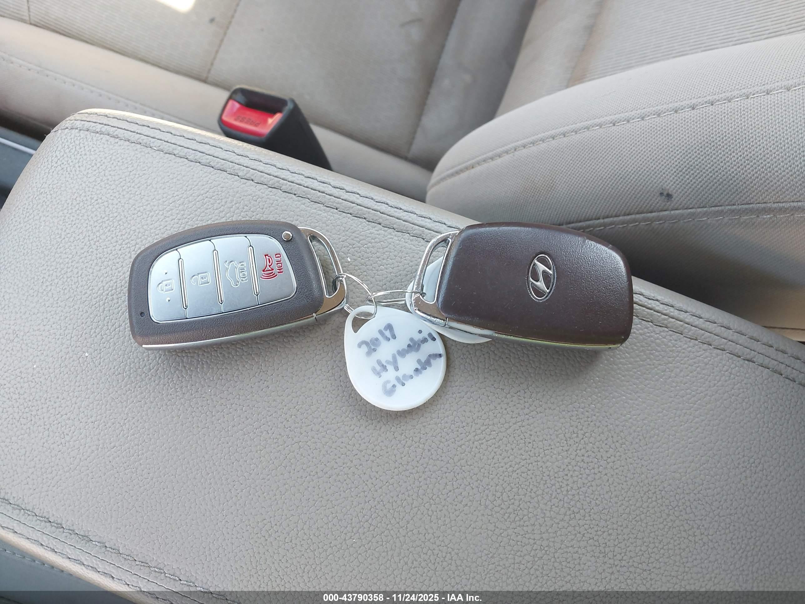 HYUNDAI ELANTRA image 11