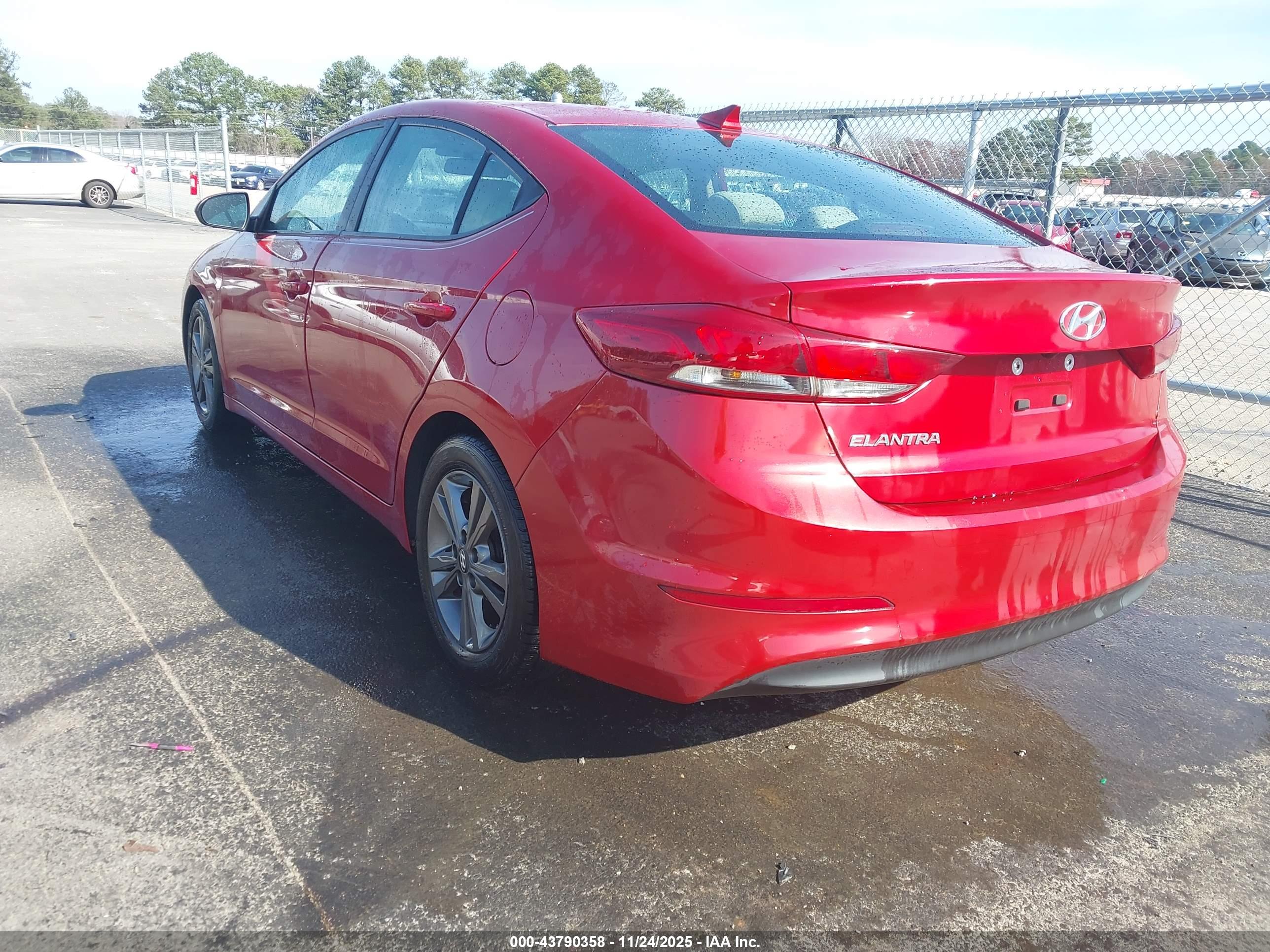 HYUNDAI ELANTRA image 3