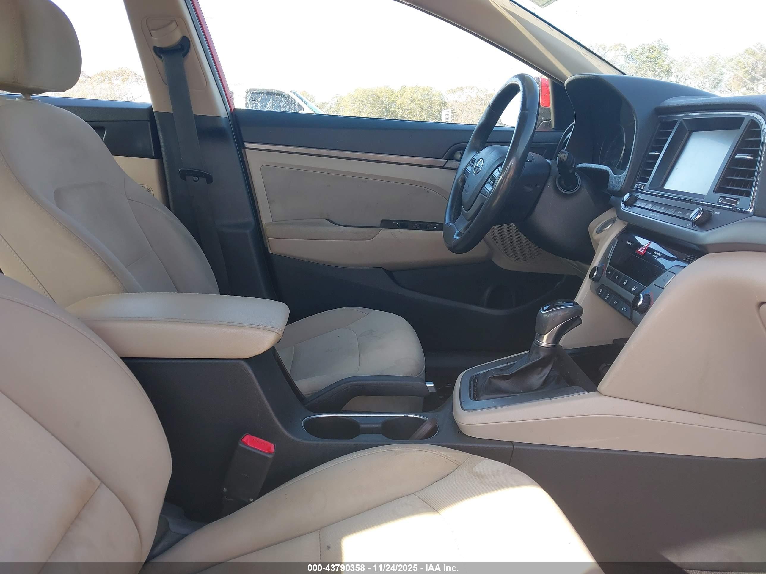 HYUNDAI ELANTRA image 5