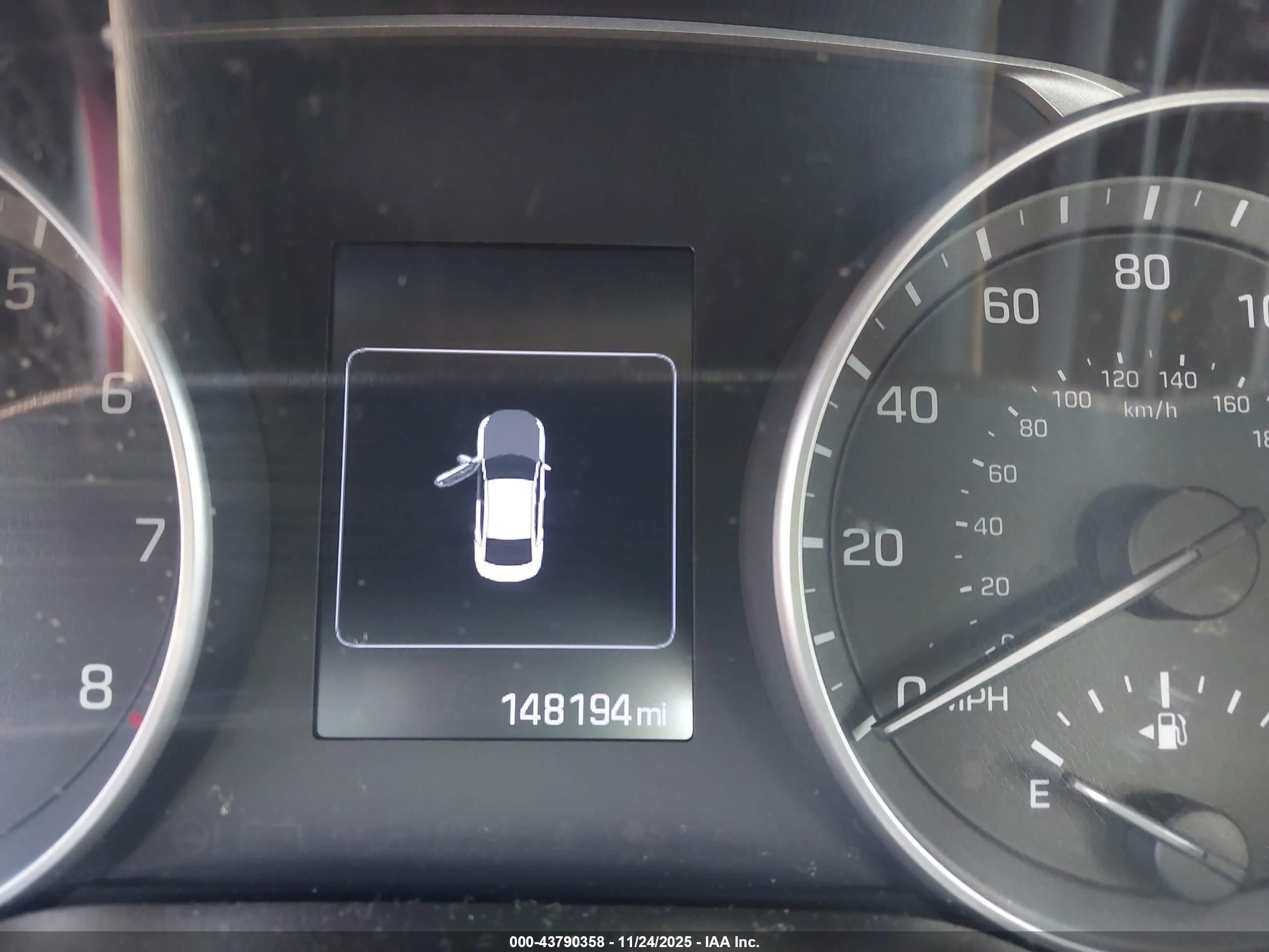 HYUNDAI ELANTRA image 7