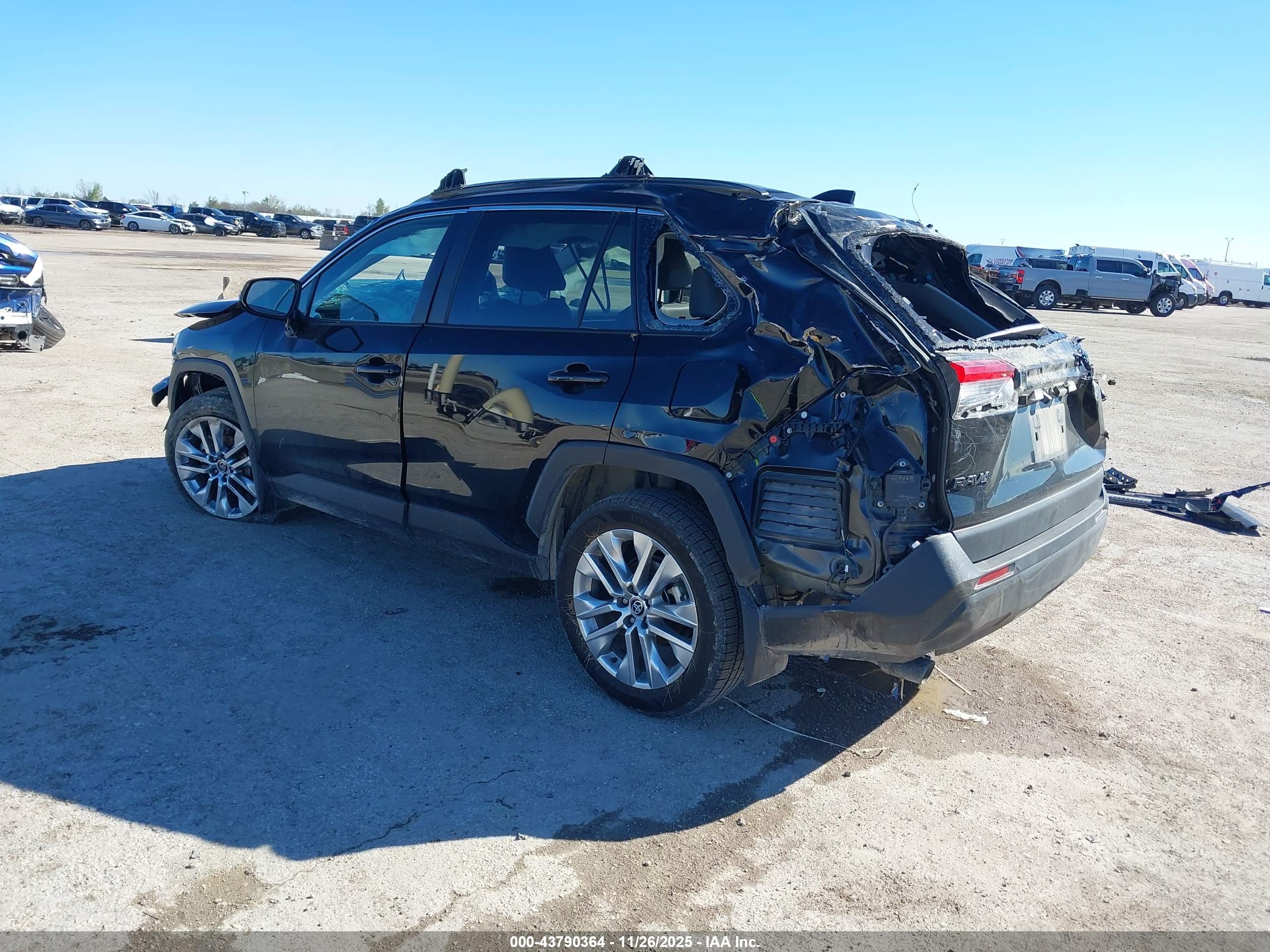 TOYOTA RAV4 image 3