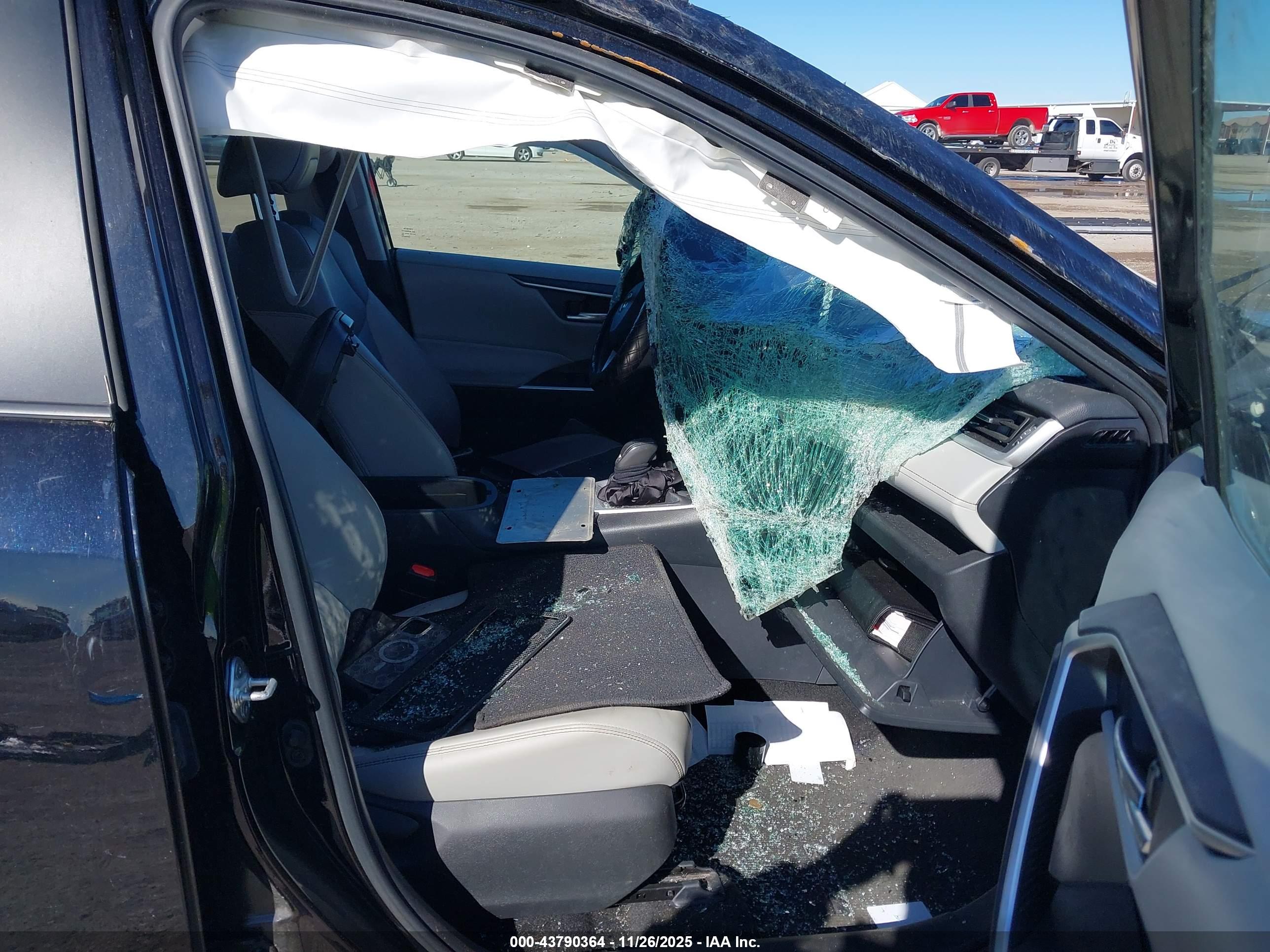 TOYOTA RAV4 image 5