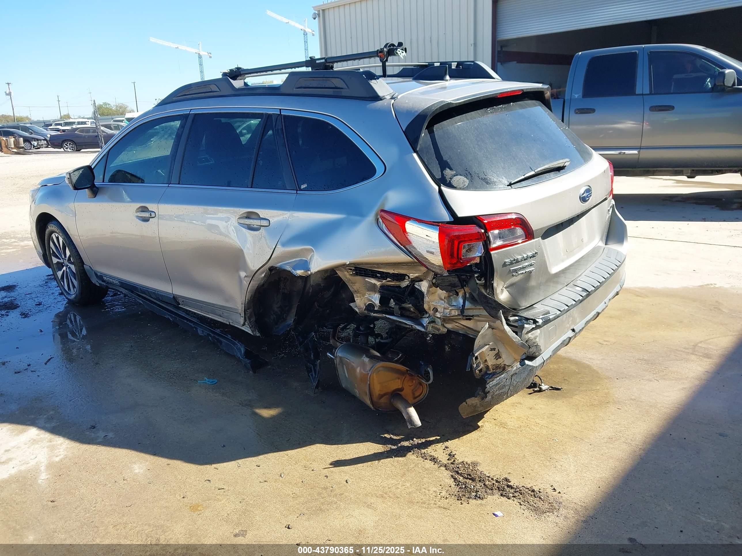 SUBARU OUTBACK image 3