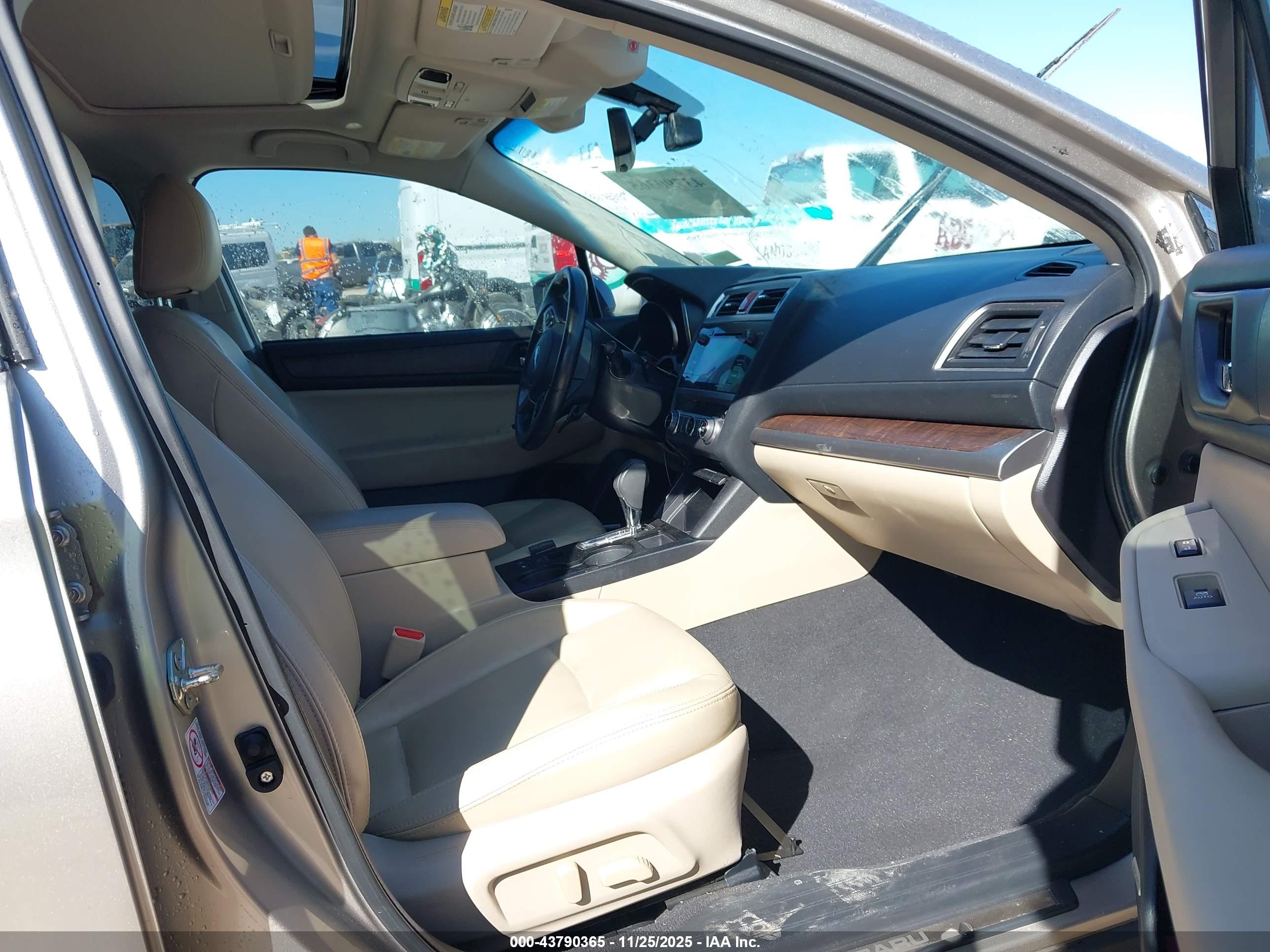 SUBARU OUTBACK image 5