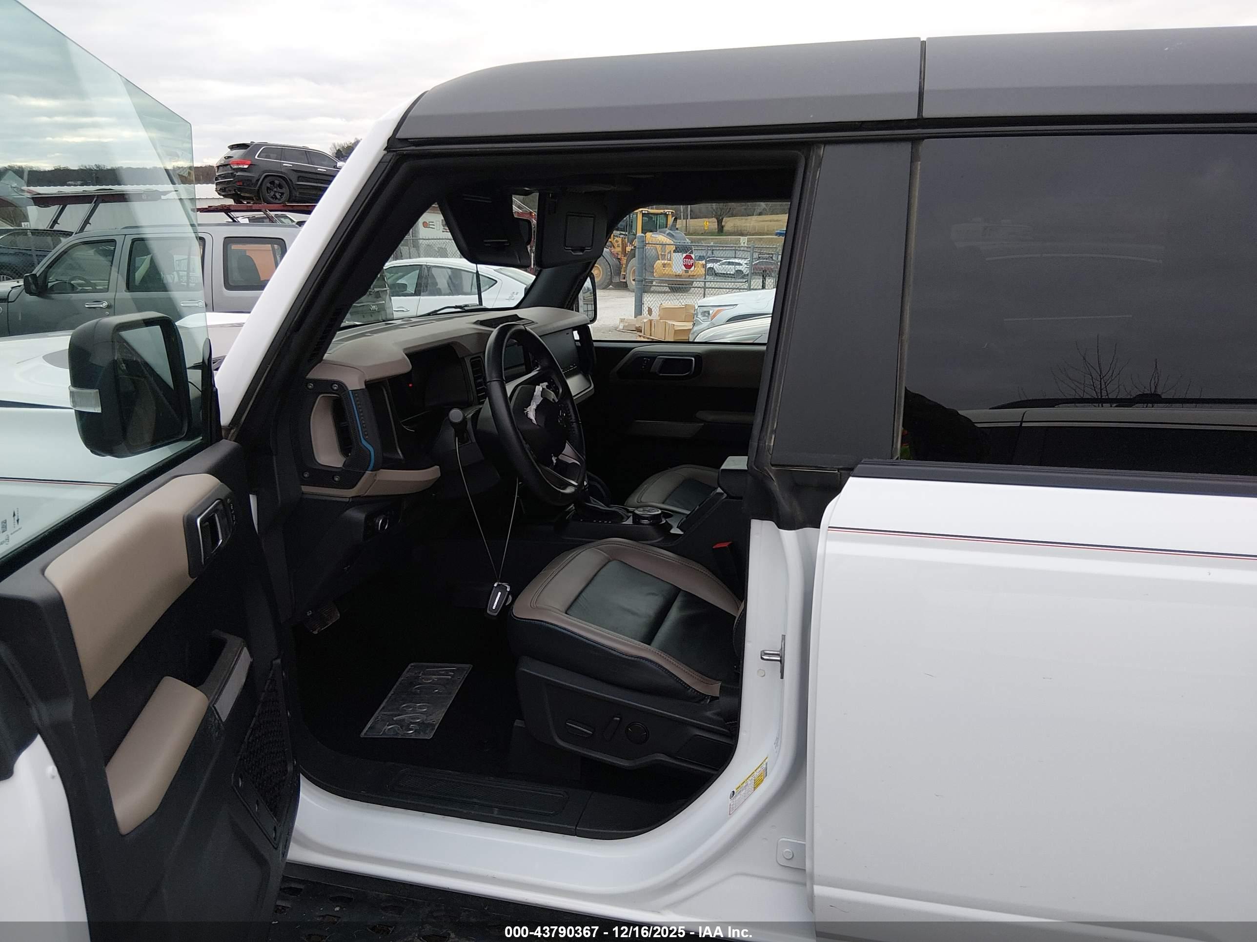 FORD BRONCO image 5