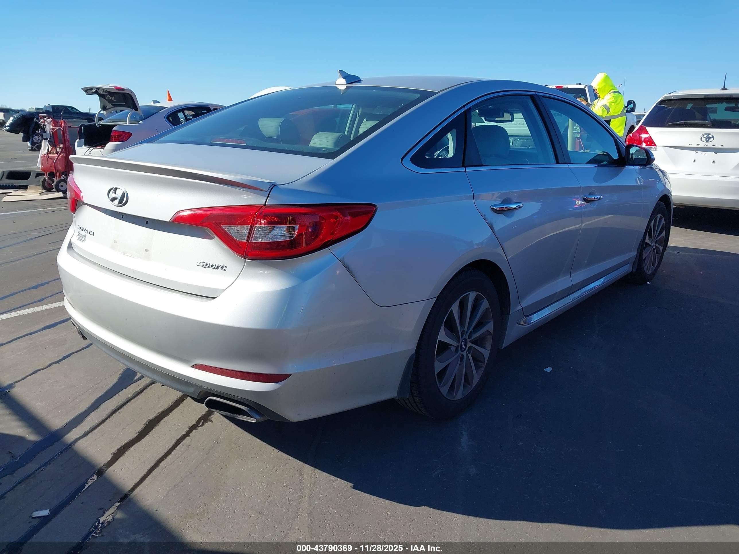 HYUNDAI SONATA image 4