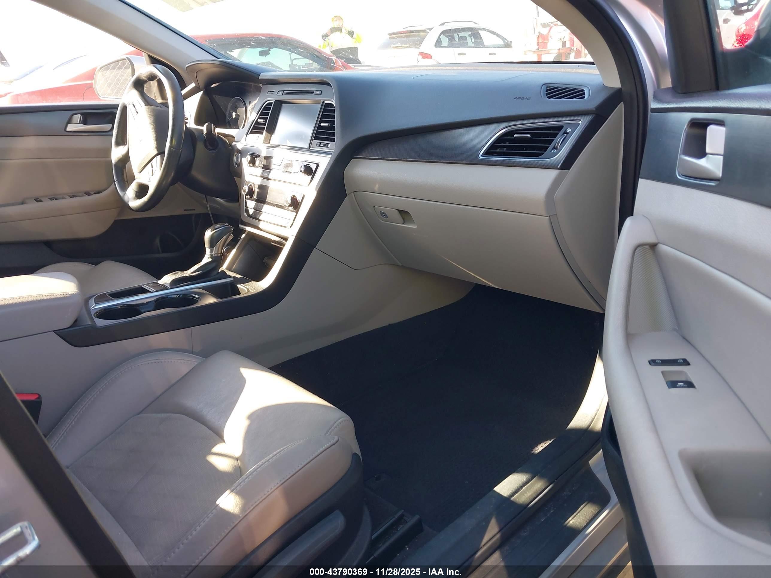 HYUNDAI SONATA image 5