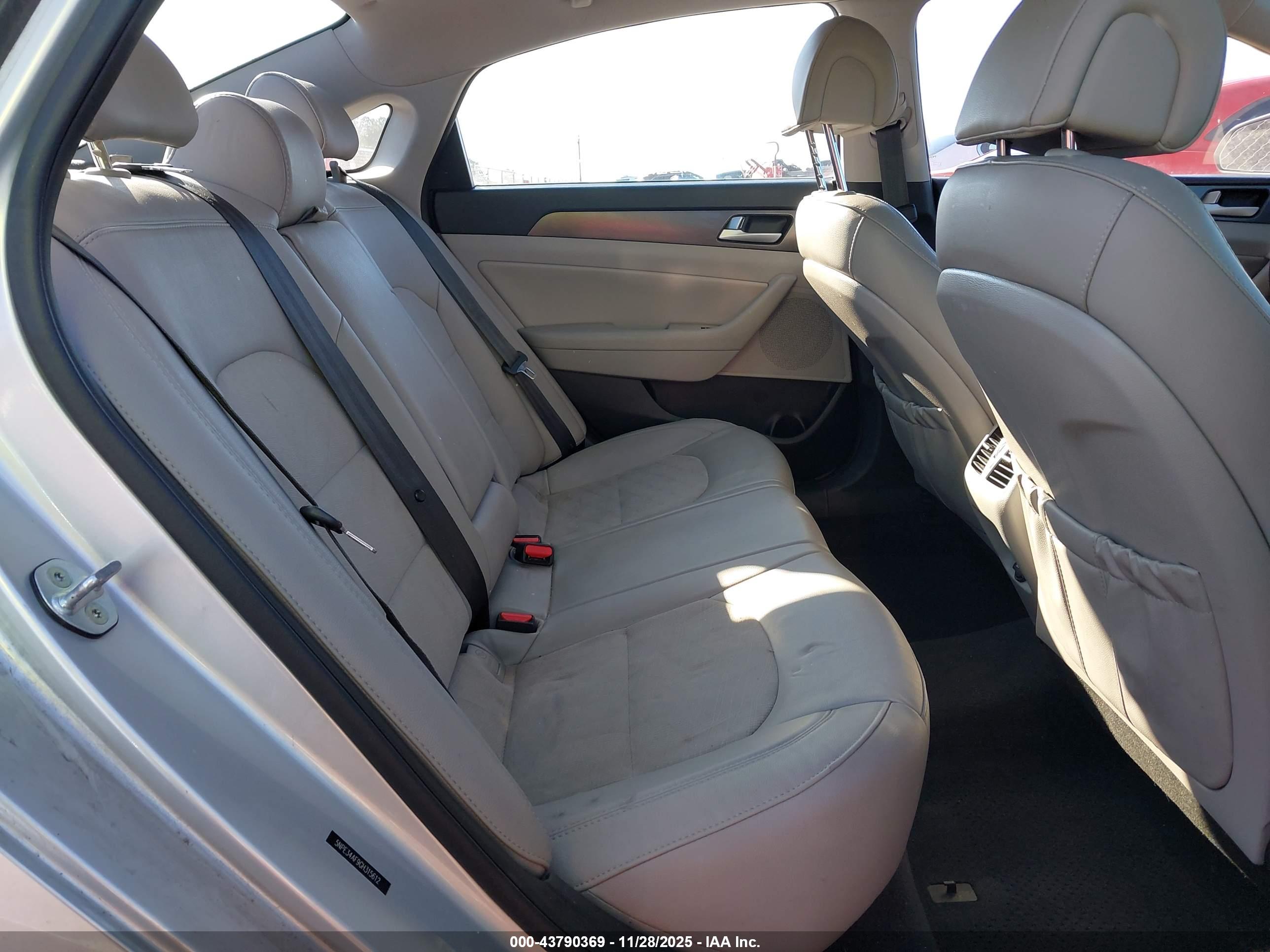 HYUNDAI SONATA image 8