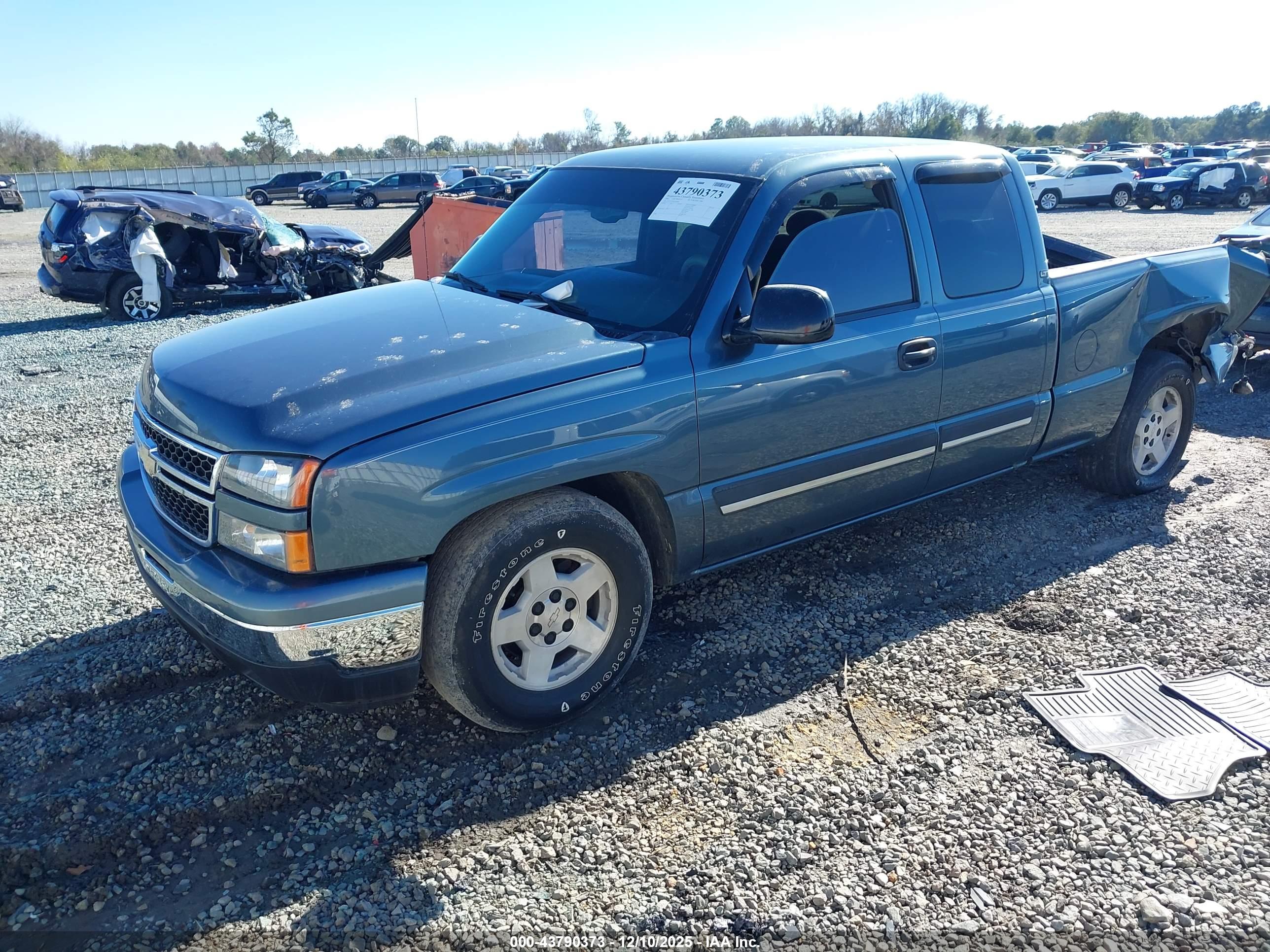 CHEVROLET SILVERADO image 2