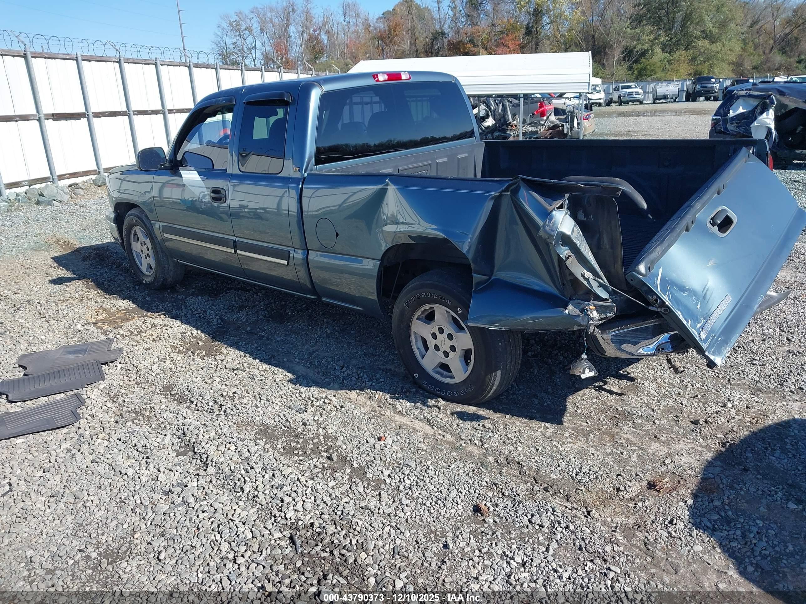 CHEVROLET SILVERADO image 3