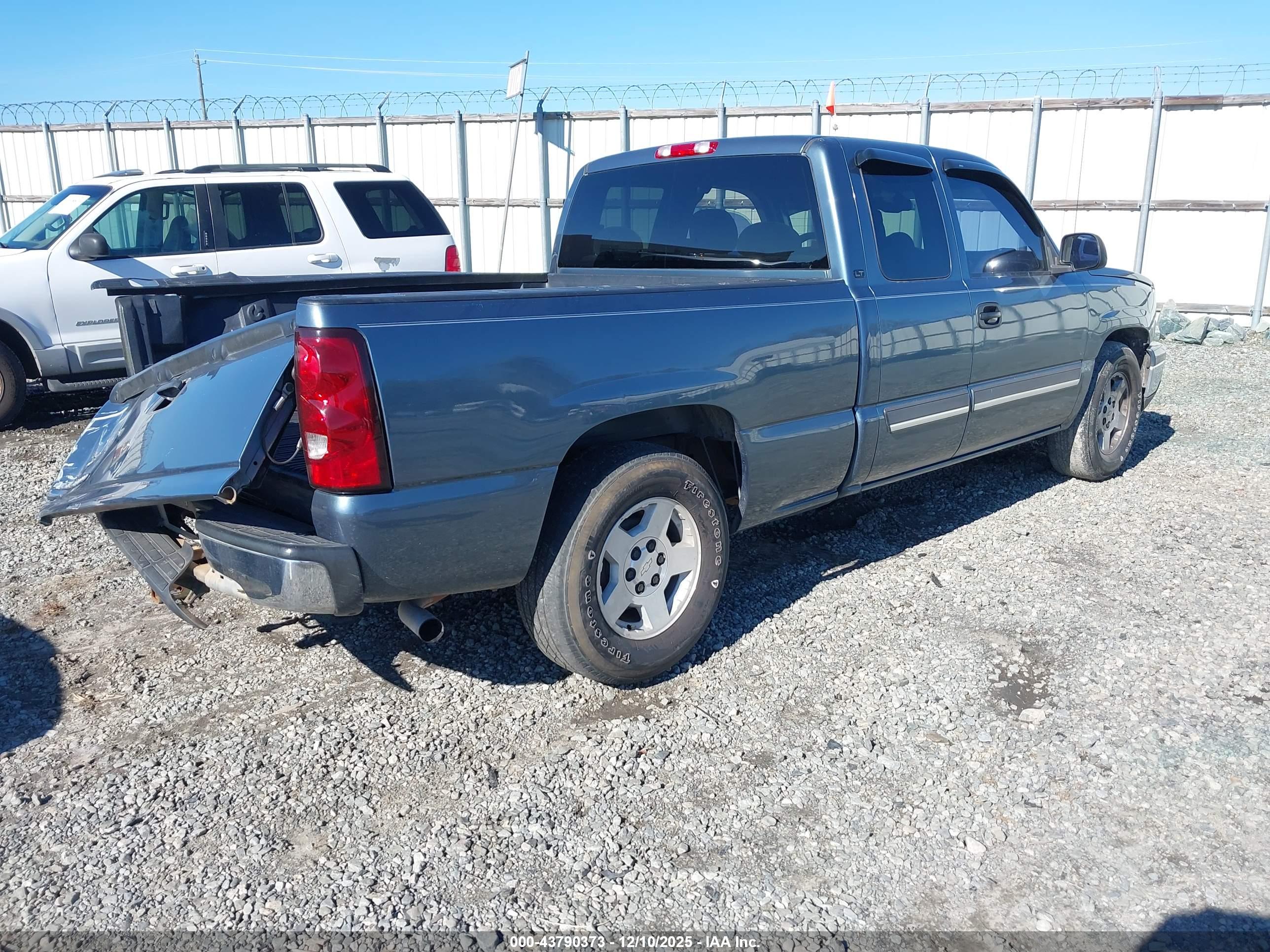 CHEVROLET SILVERADO image 4