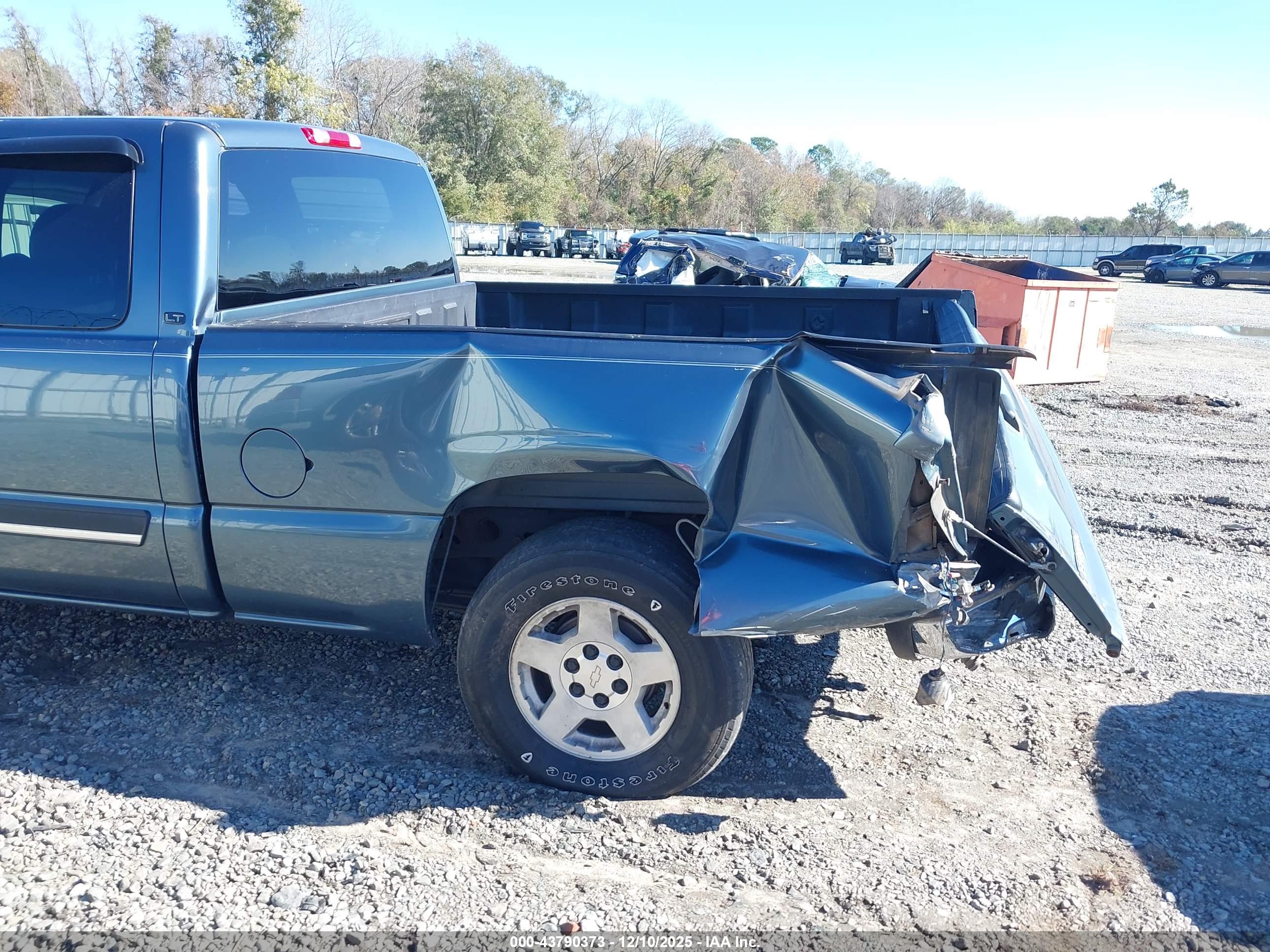 CHEVROLET SILVERADO image 6