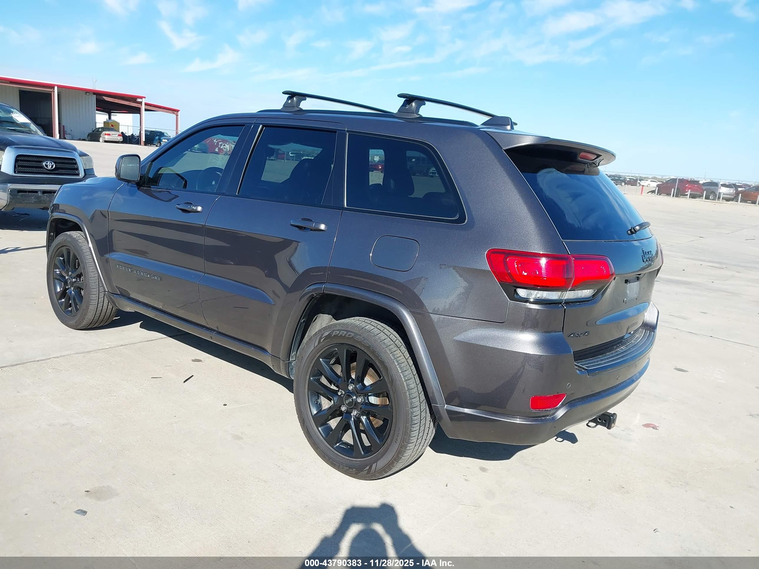 JEEP GRAND image 3