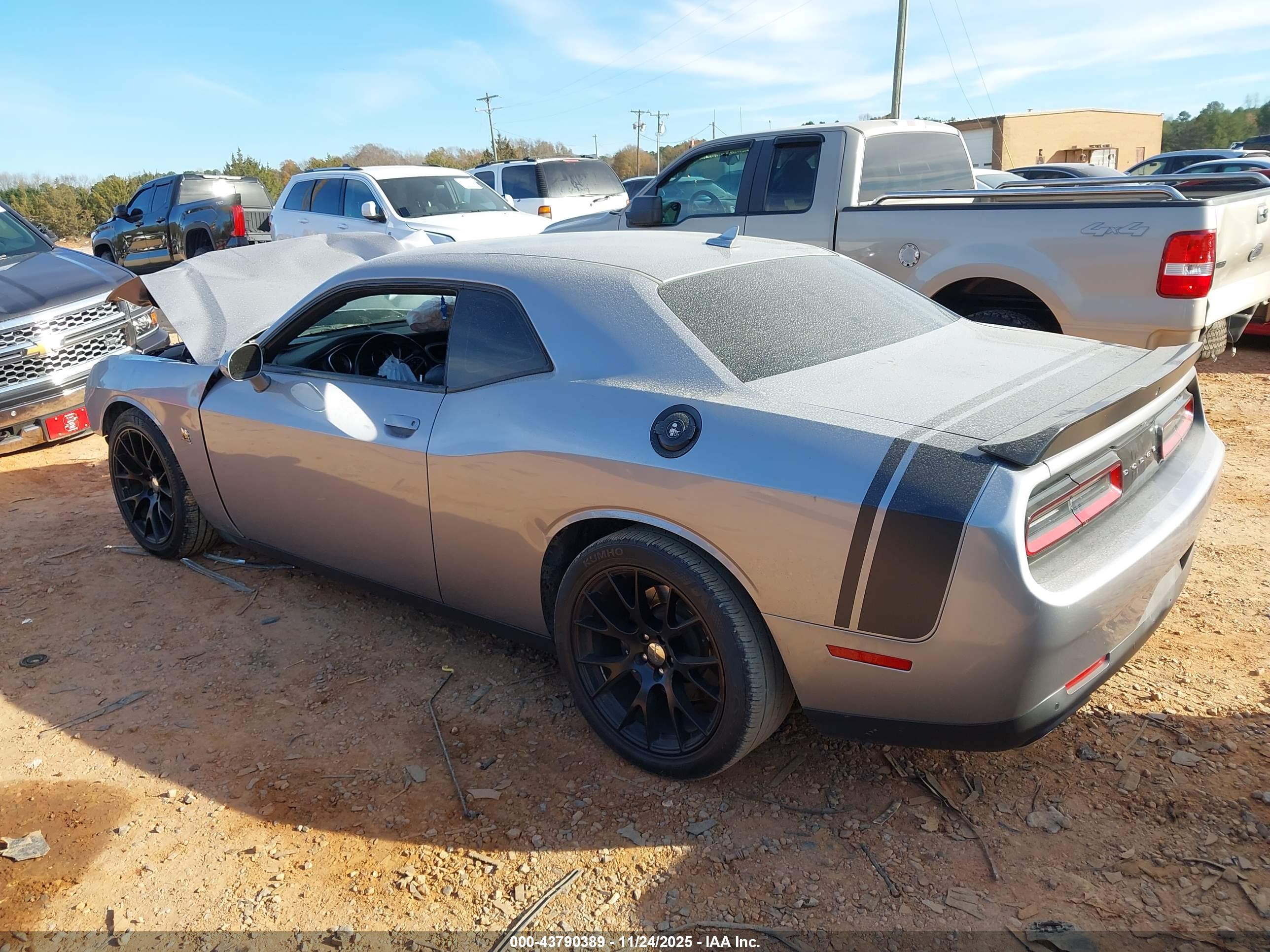DODGE CHALLENGER image 3