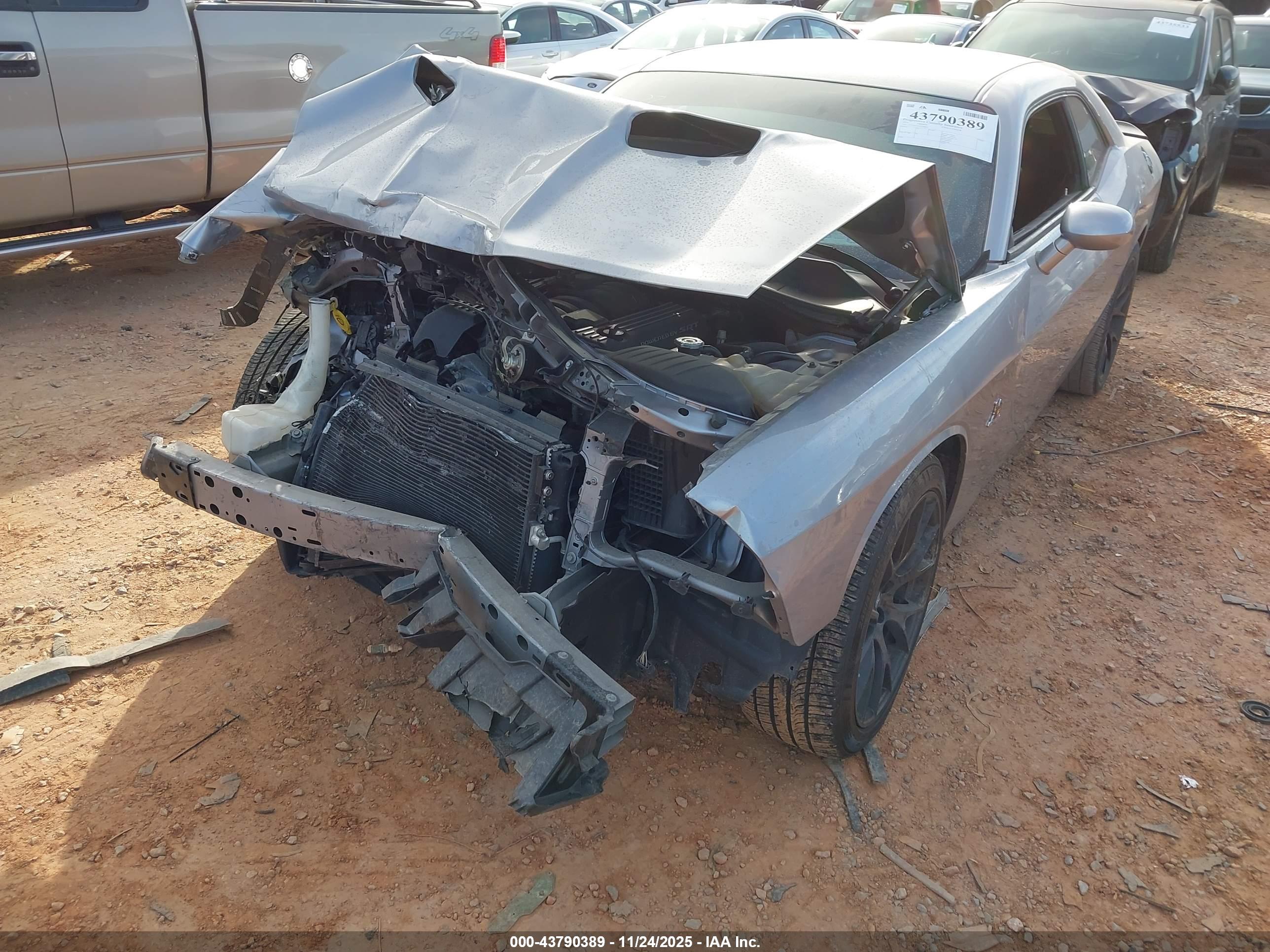 DODGE CHALLENGER image 6