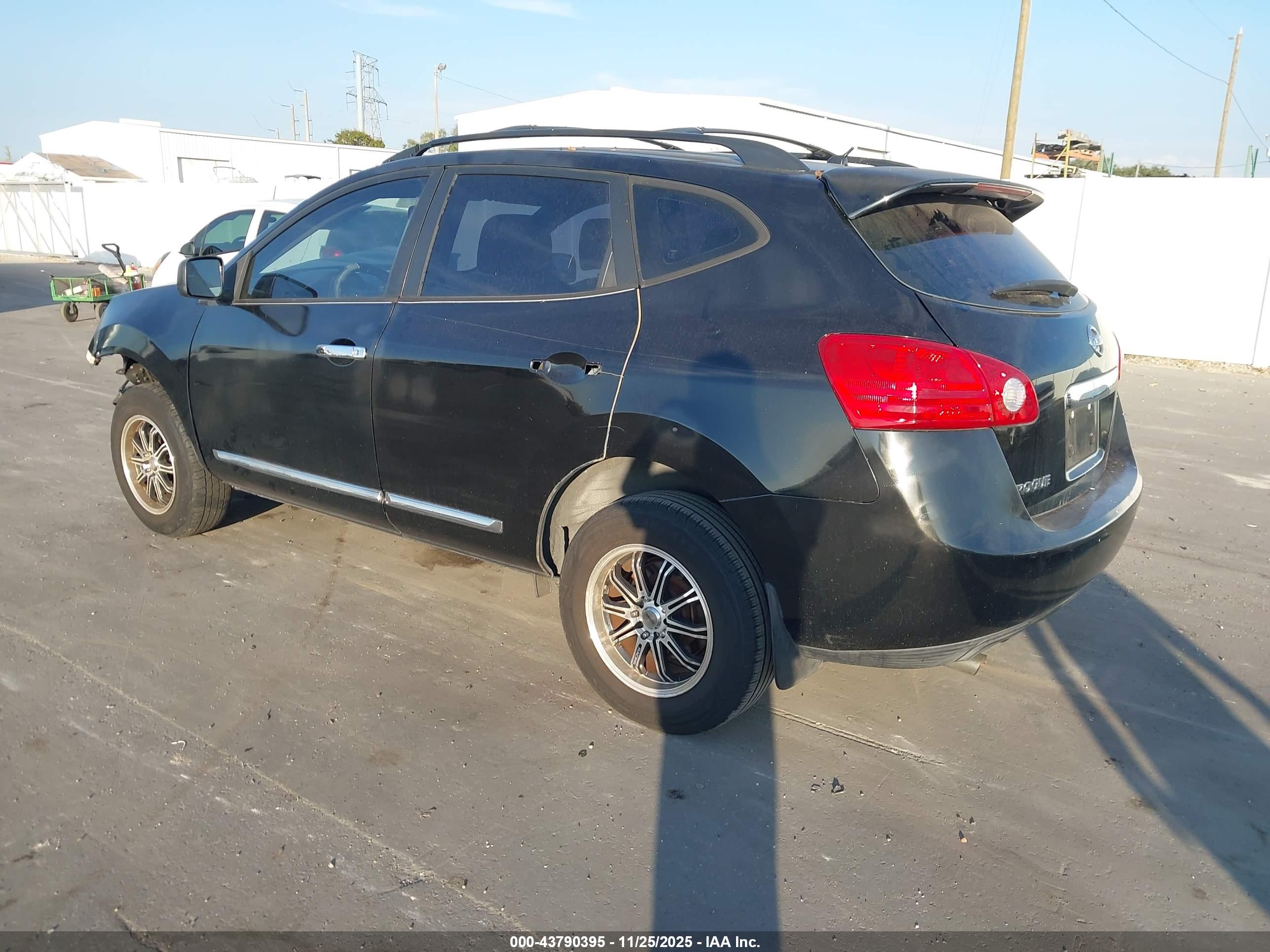 NISSAN ROGUE image 3