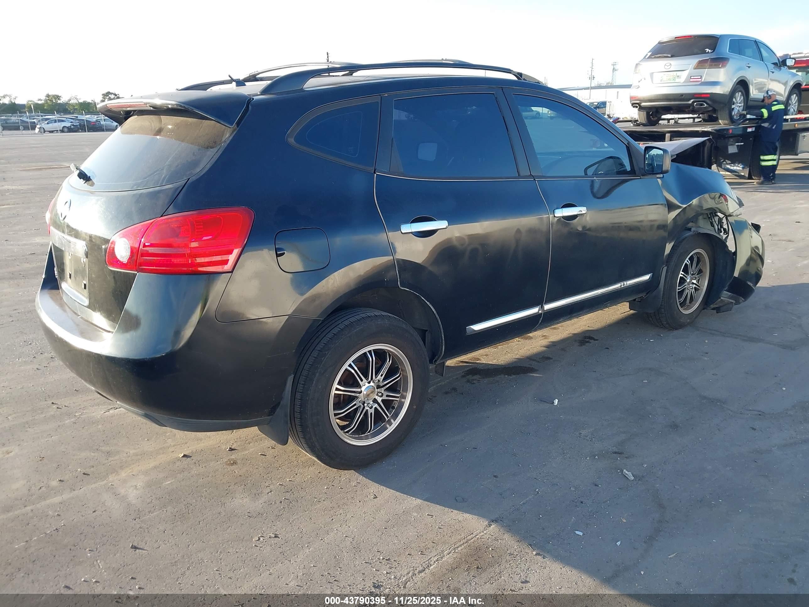 NISSAN ROGUE image 4