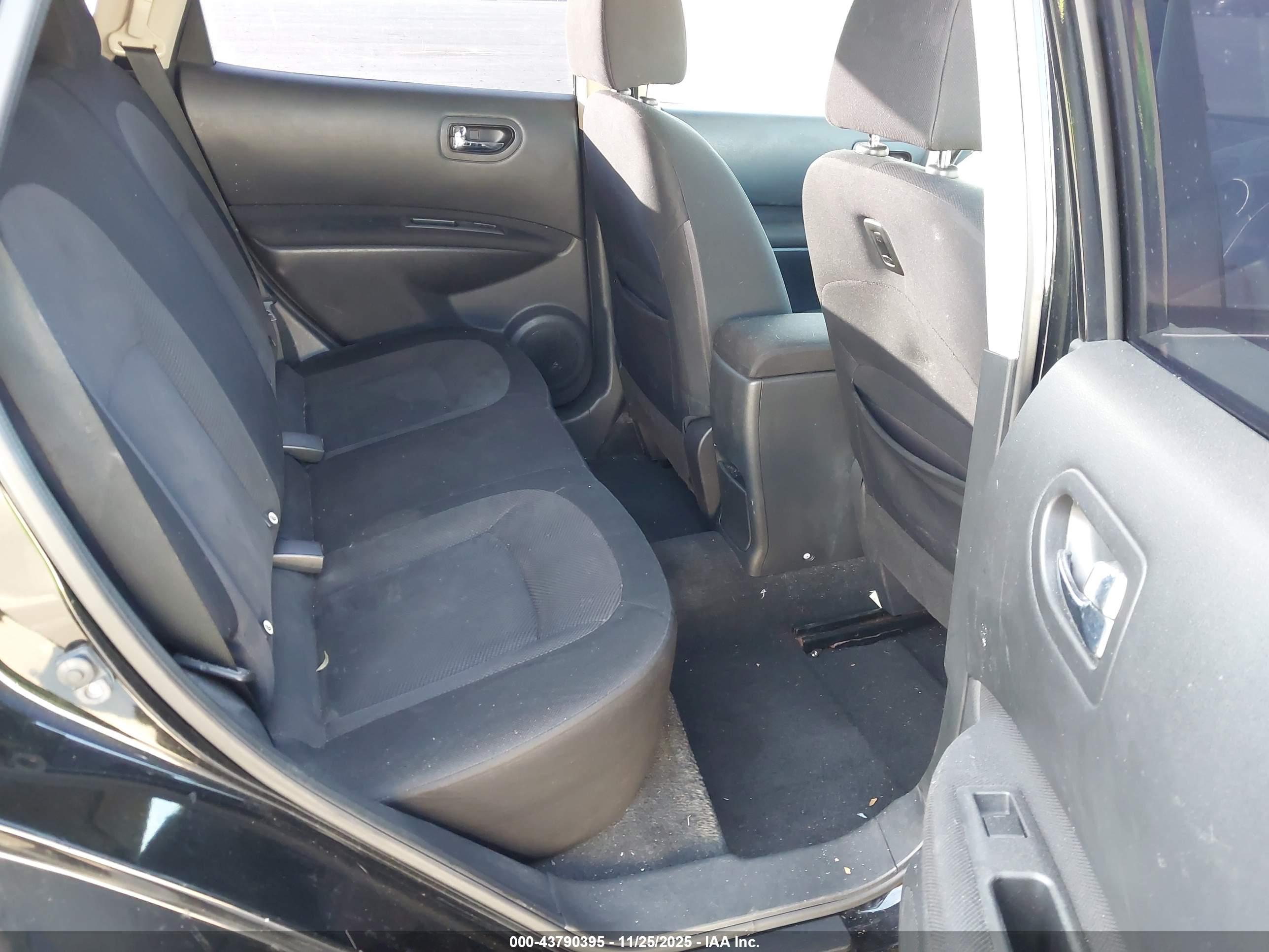 NISSAN ROGUE image 8
