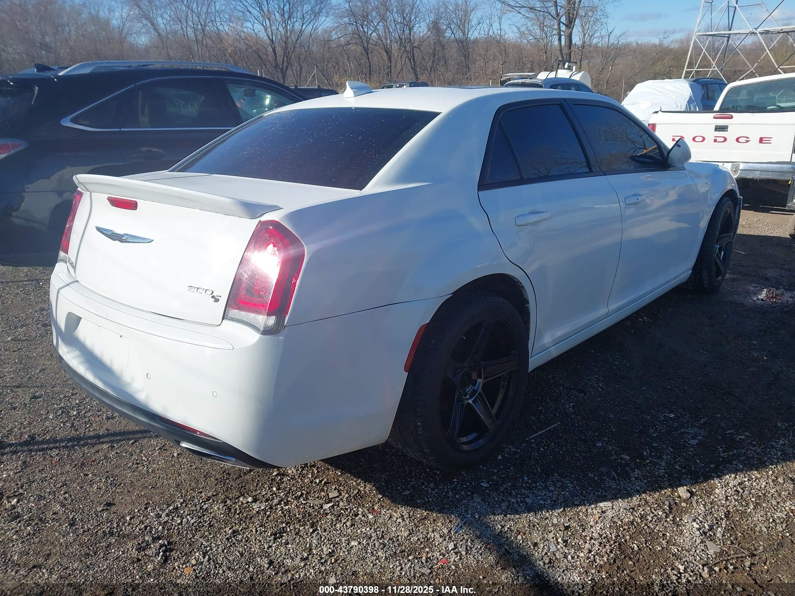 CHRYSLER 300 image 4