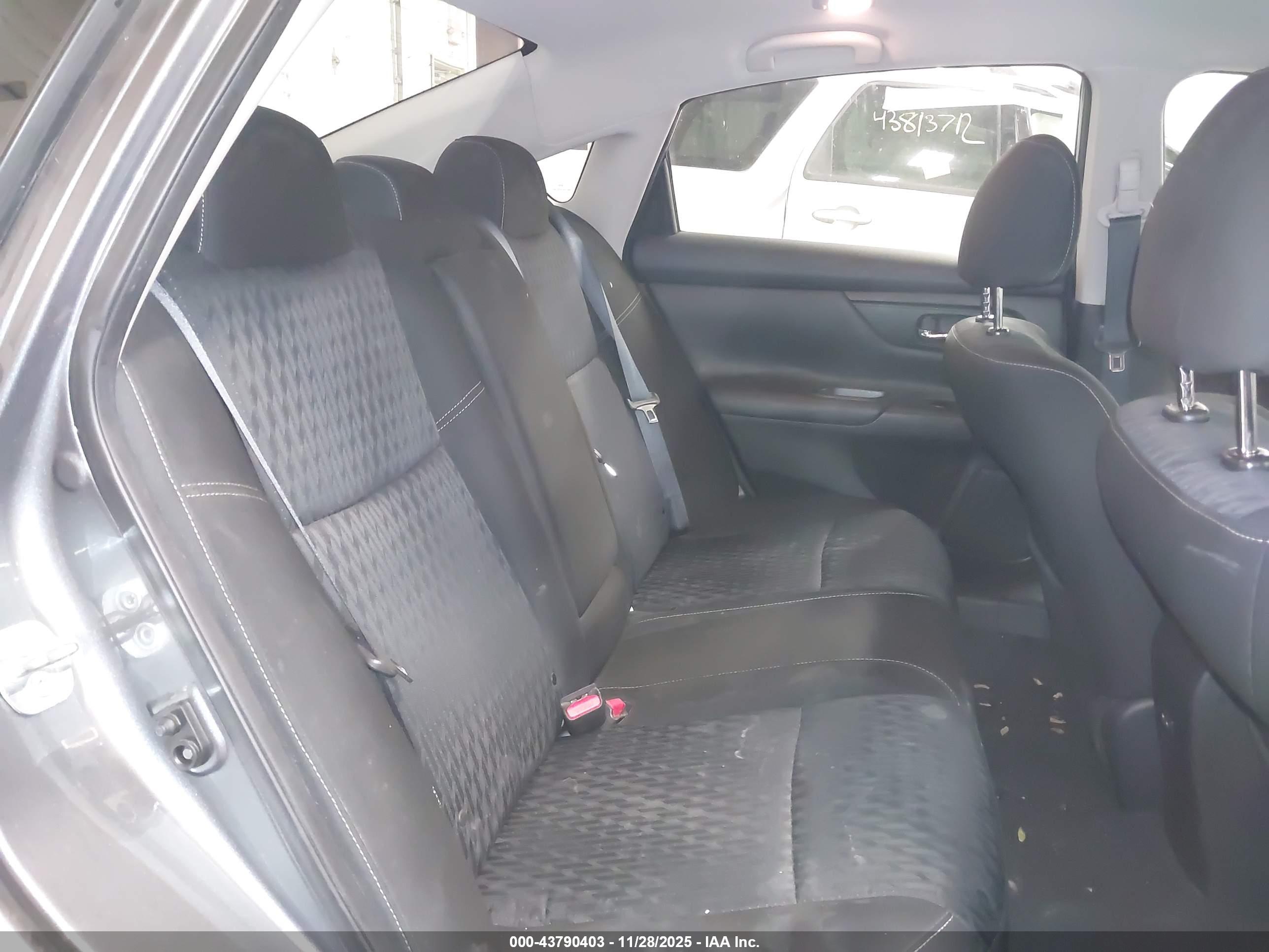NISSAN ALTIMA image 8