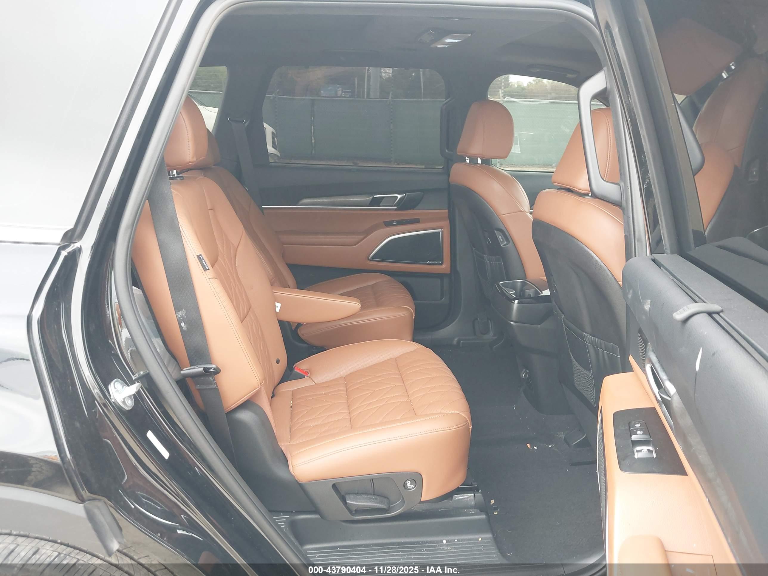 KIA TELLURIDE image 8