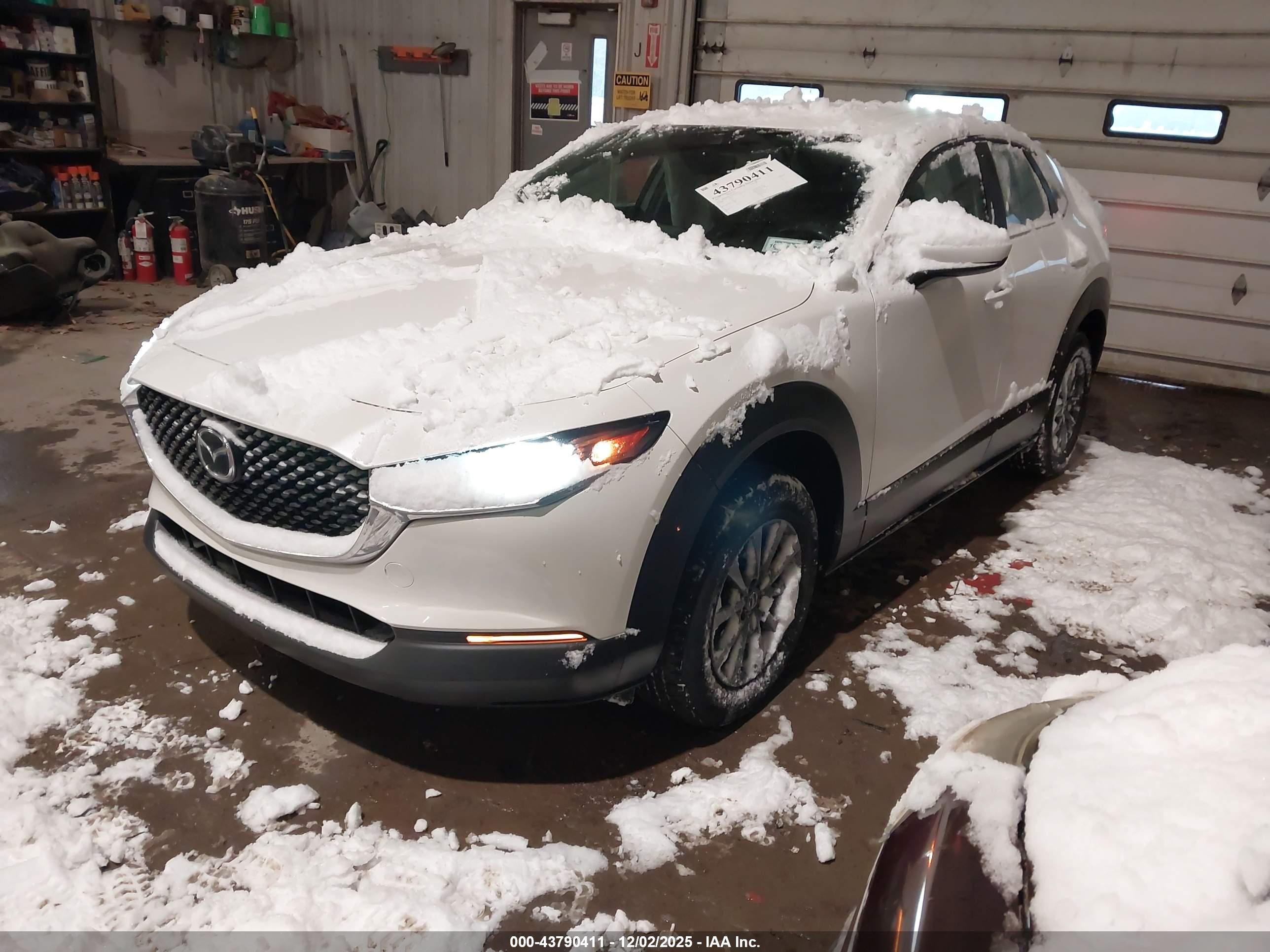 MAZDA CX-30 image 2