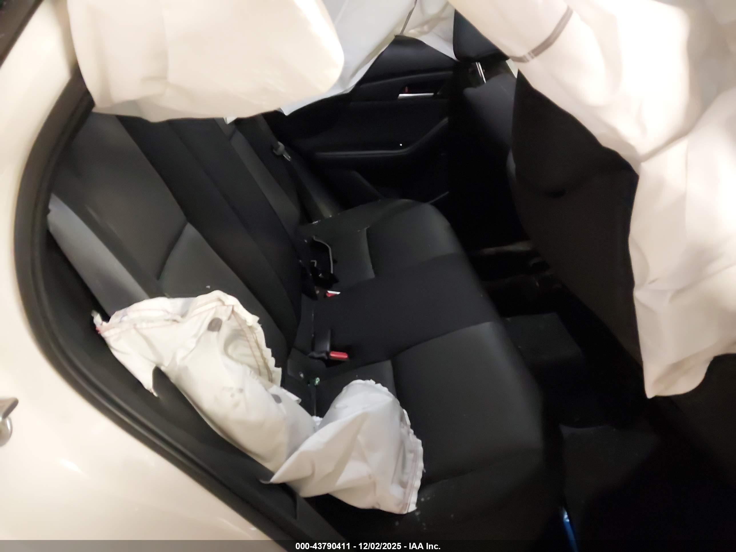 MAZDA CX-30 image 8