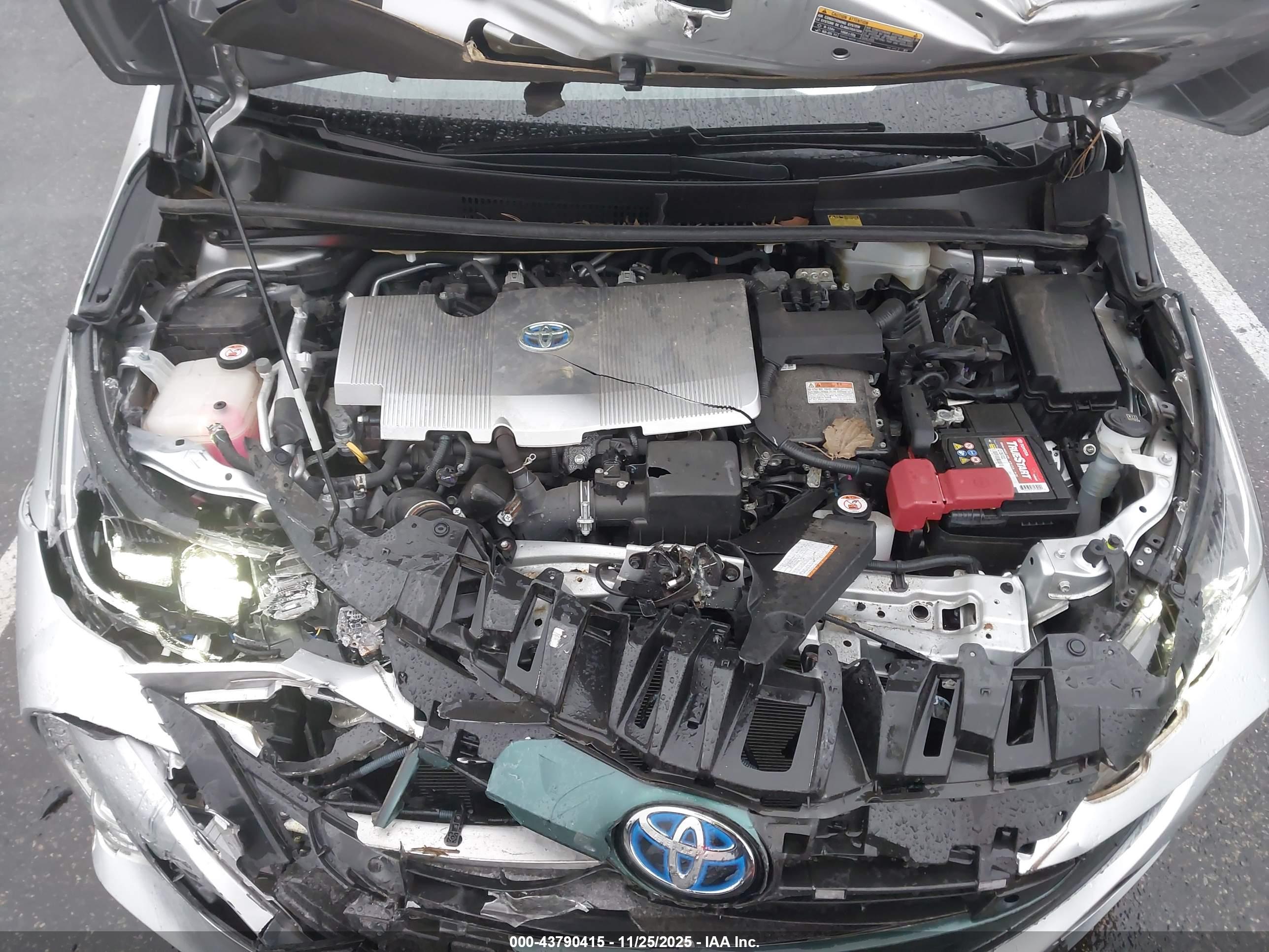 TOYOTA PRIUS image 10