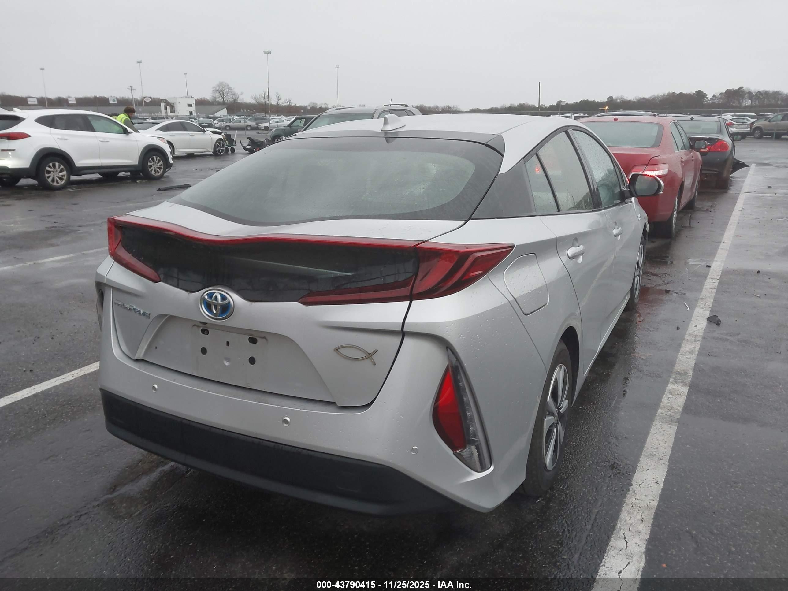 TOYOTA PRIUS image 4