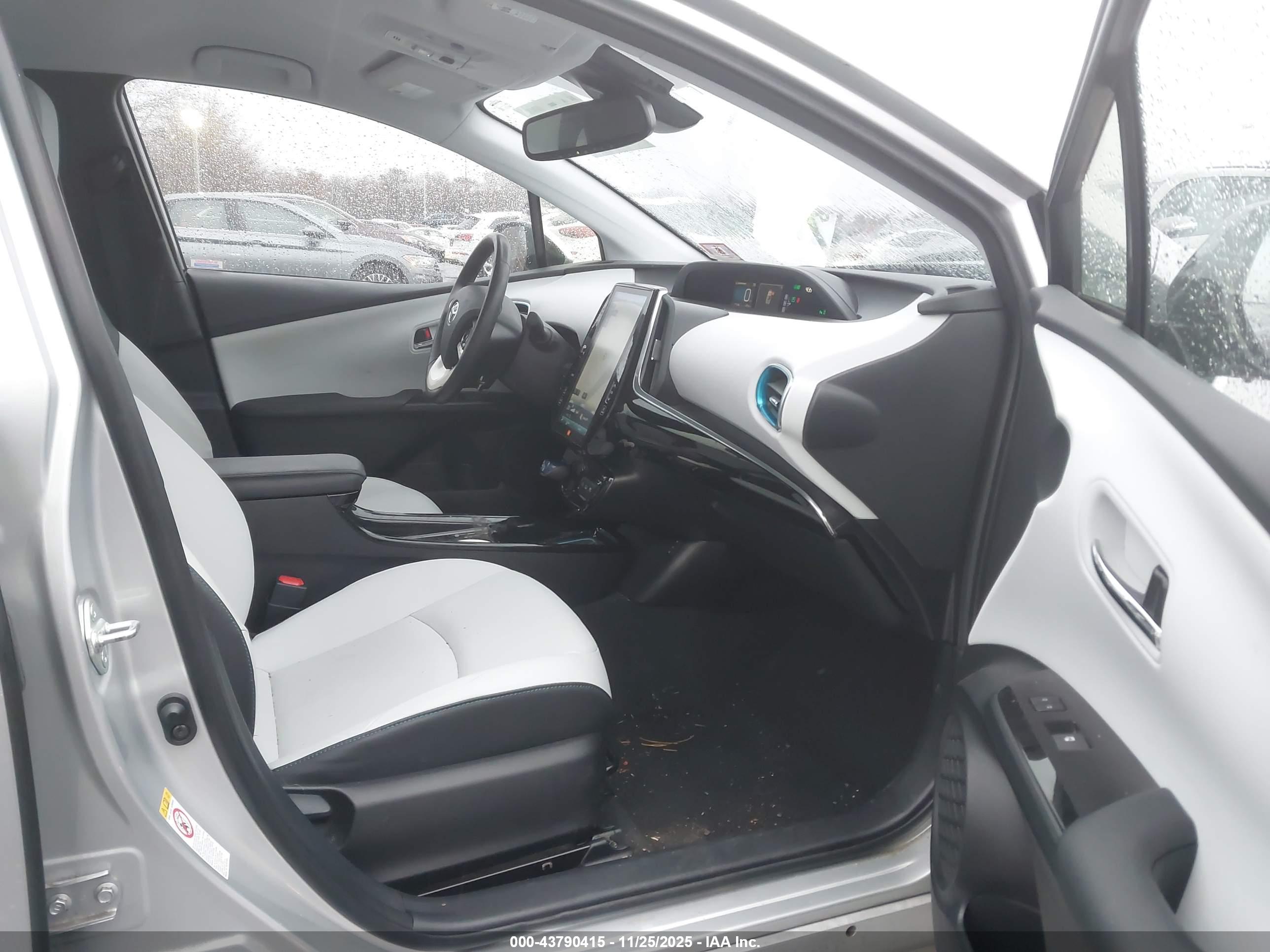 TOYOTA PRIUS image 5