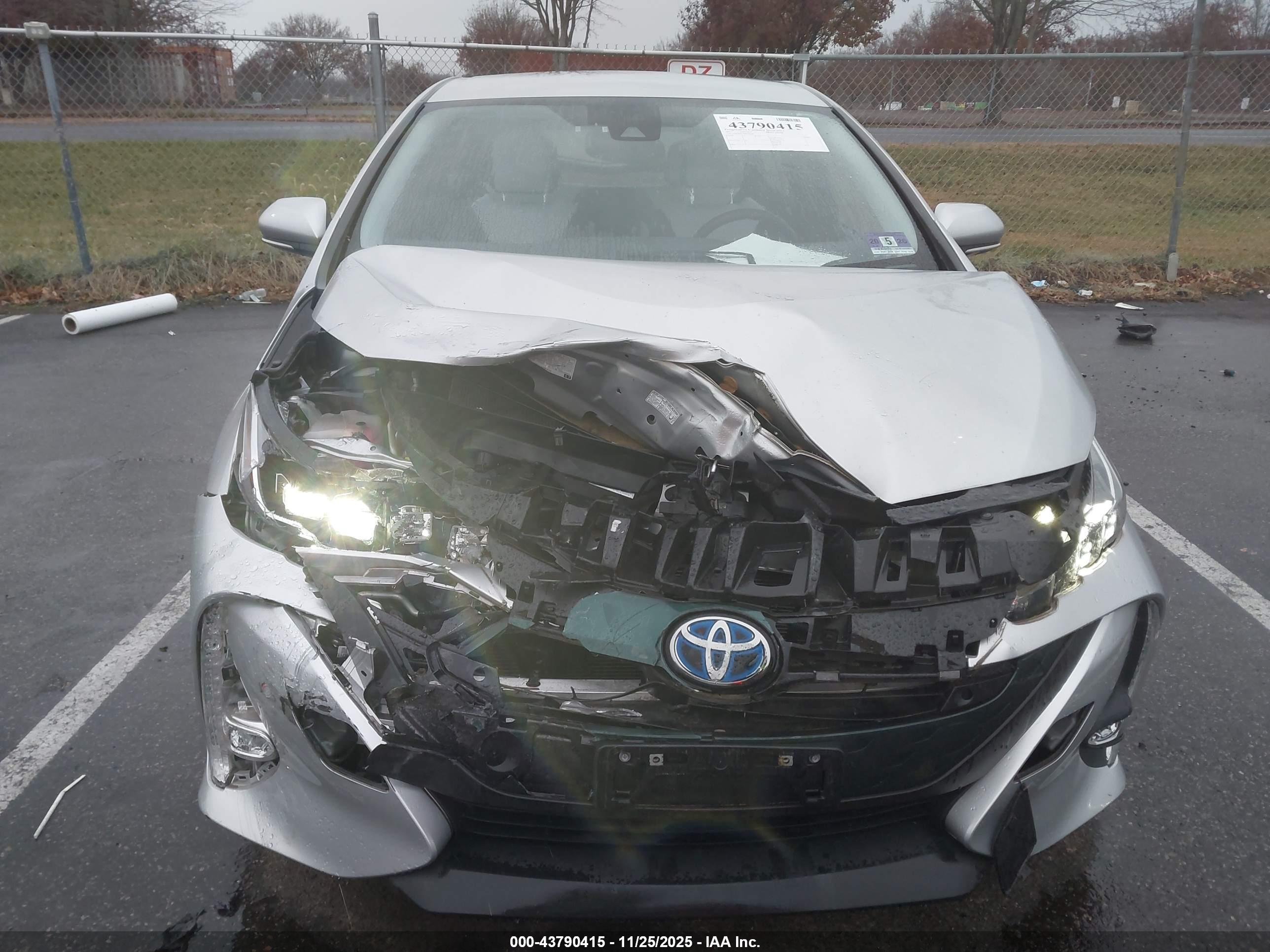 TOYOTA PRIUS image 6