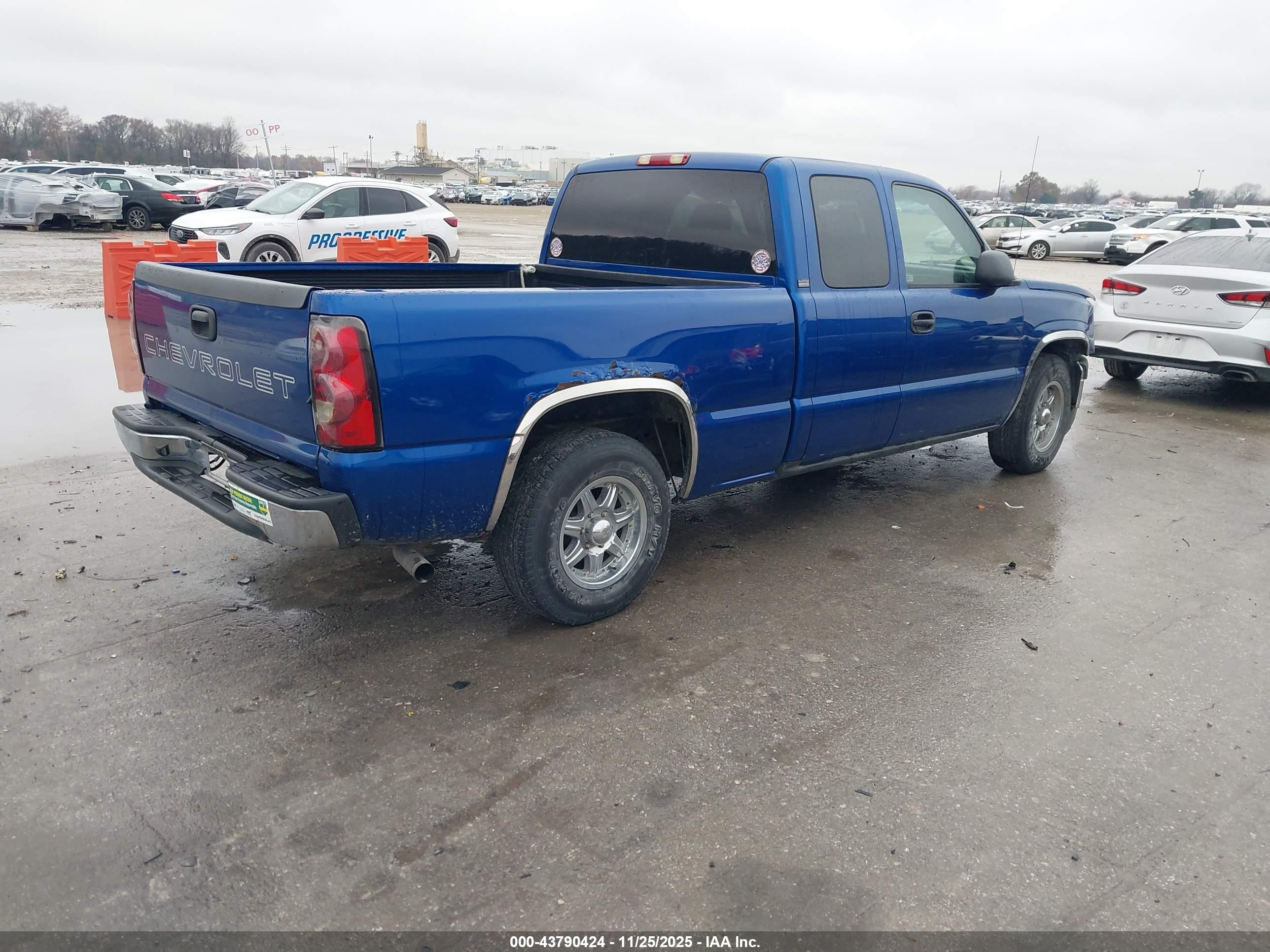 CHEVROLET SILVERADO image 4