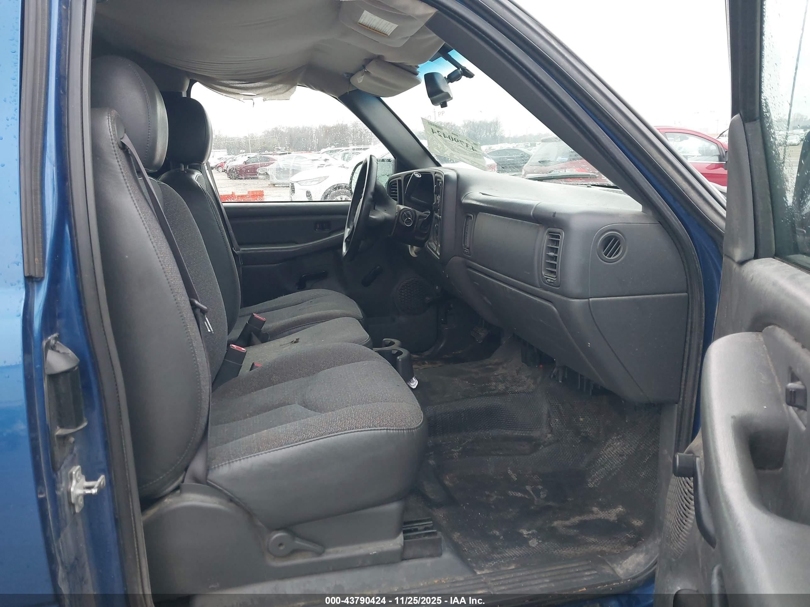 CHEVROLET SILVERADO image 5