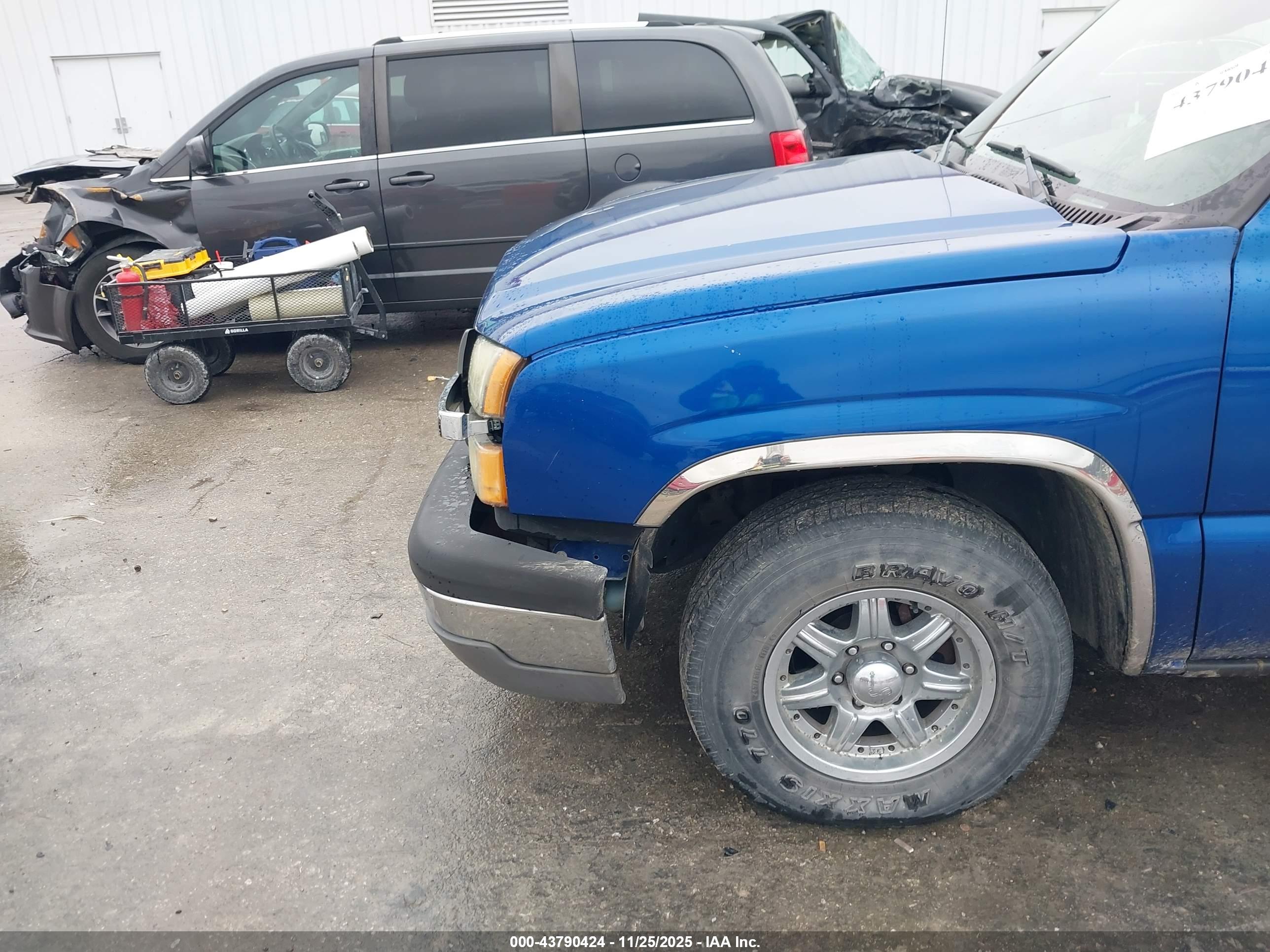 CHEVROLET SILVERADO image 6