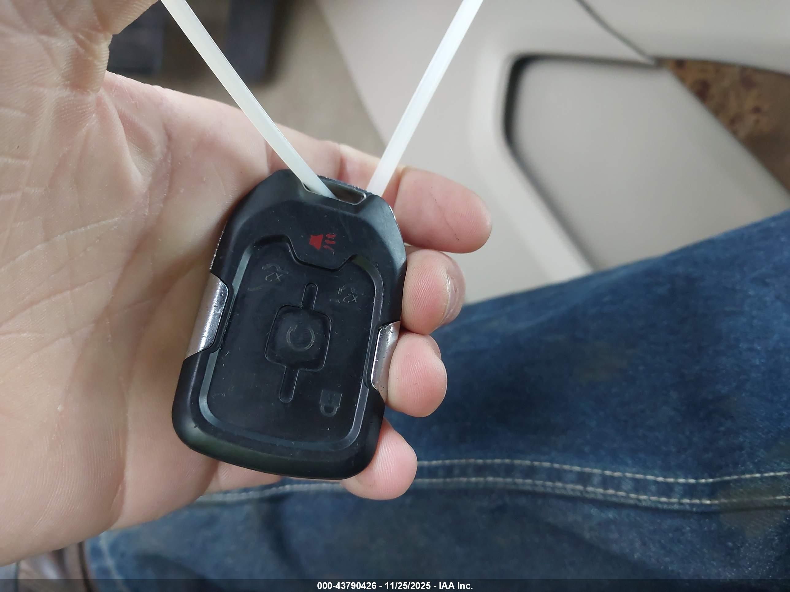 GMC YUKON image 11