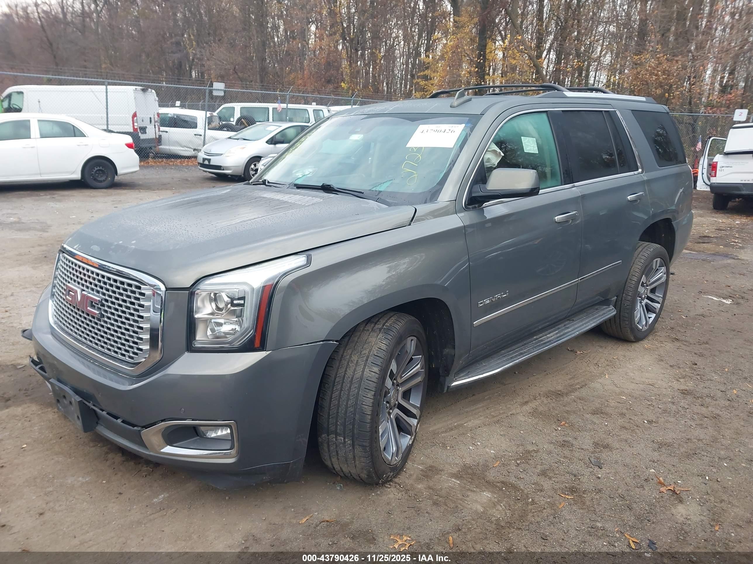 GMC YUKON image 2