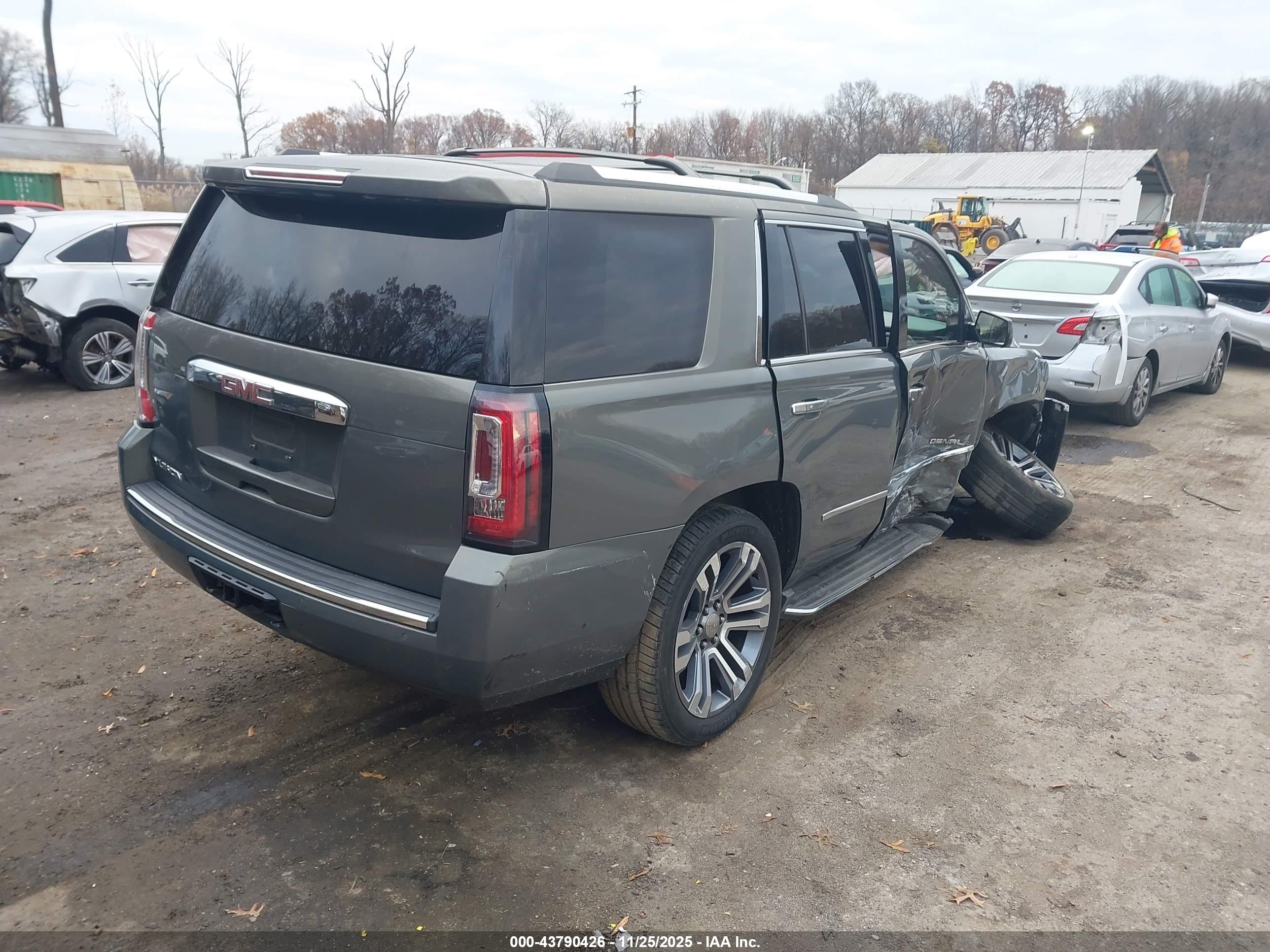 GMC YUKON image 4